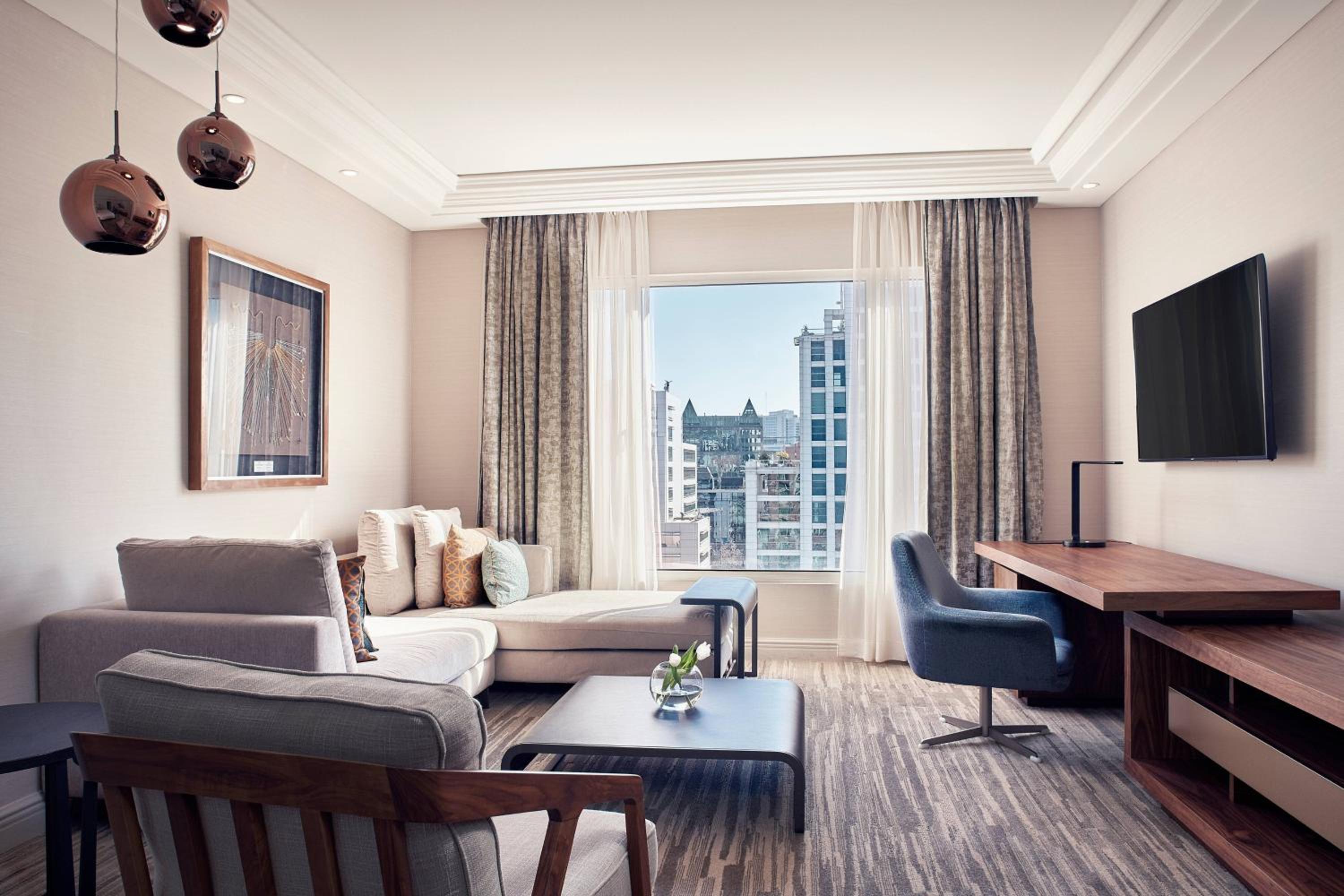 One-Bedroom Junior King Suite - Photo 4
