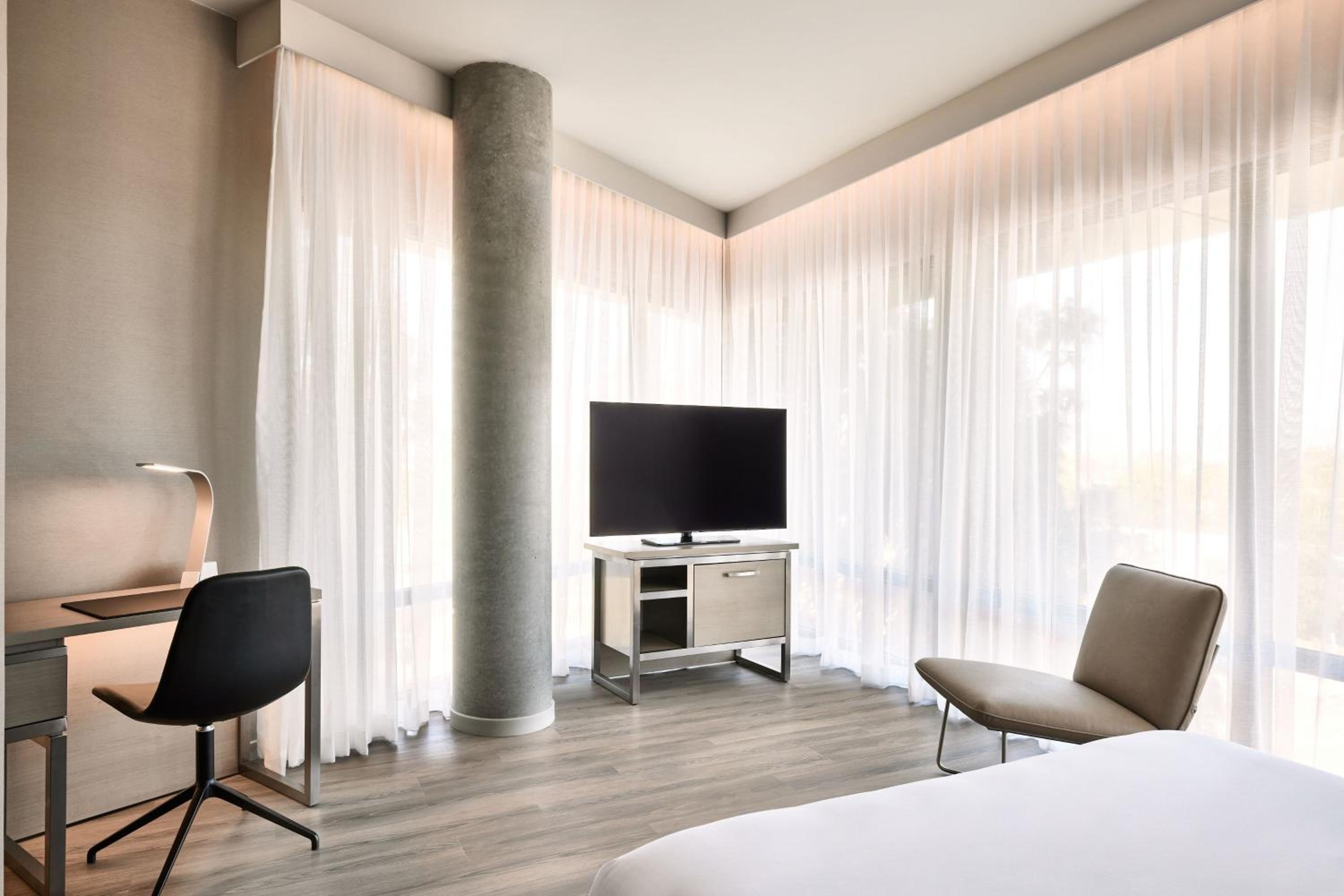 Corner King Room with Mountain View - Photo 1