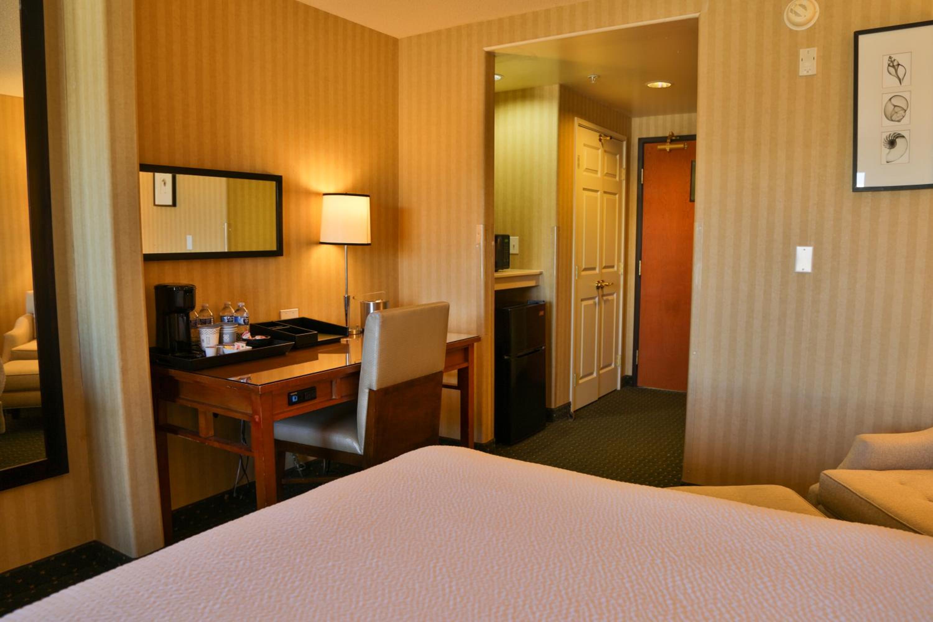 Deluxe Queen Room