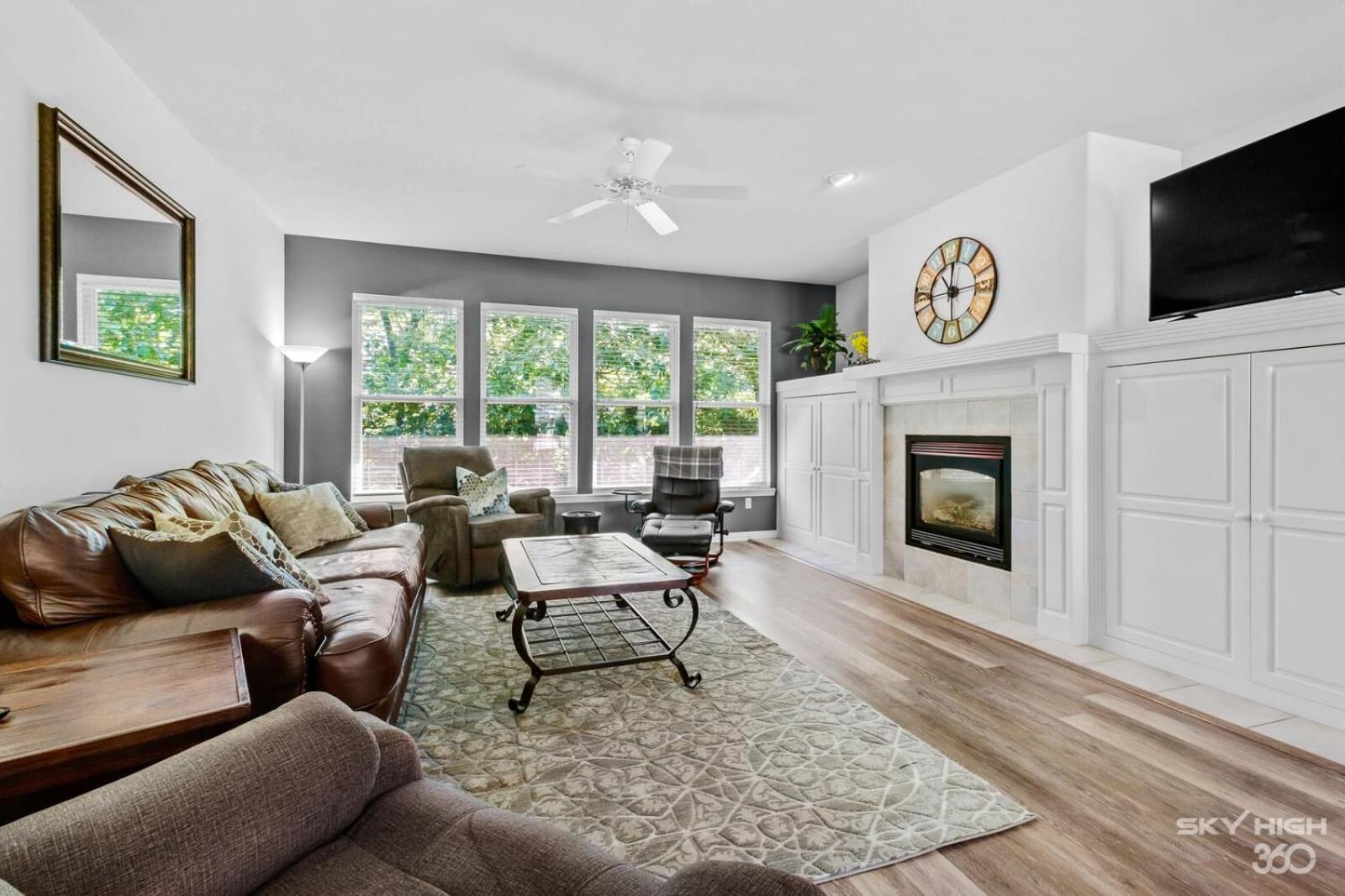 Family Room photo 1
