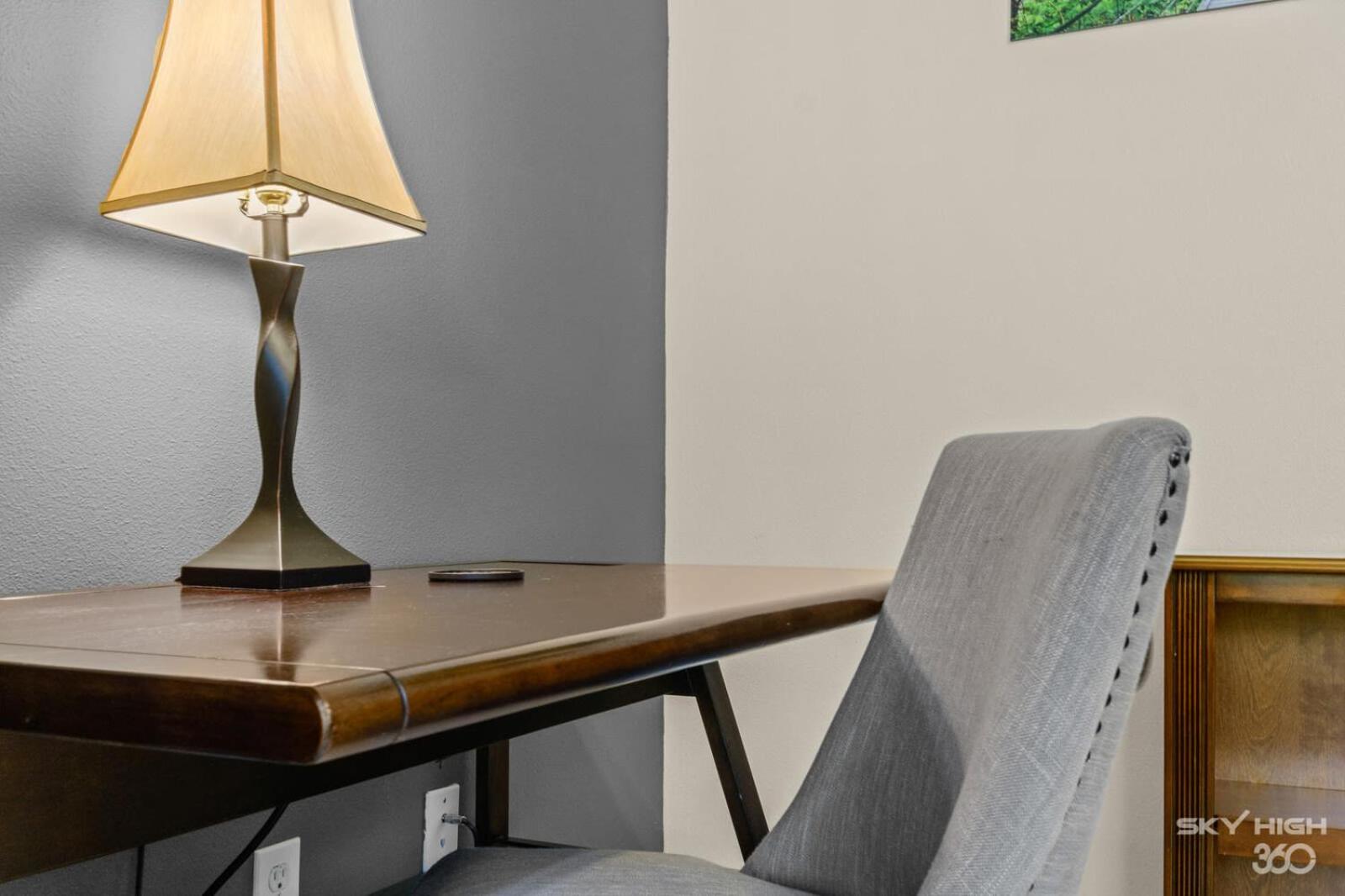 Family Room photo 3