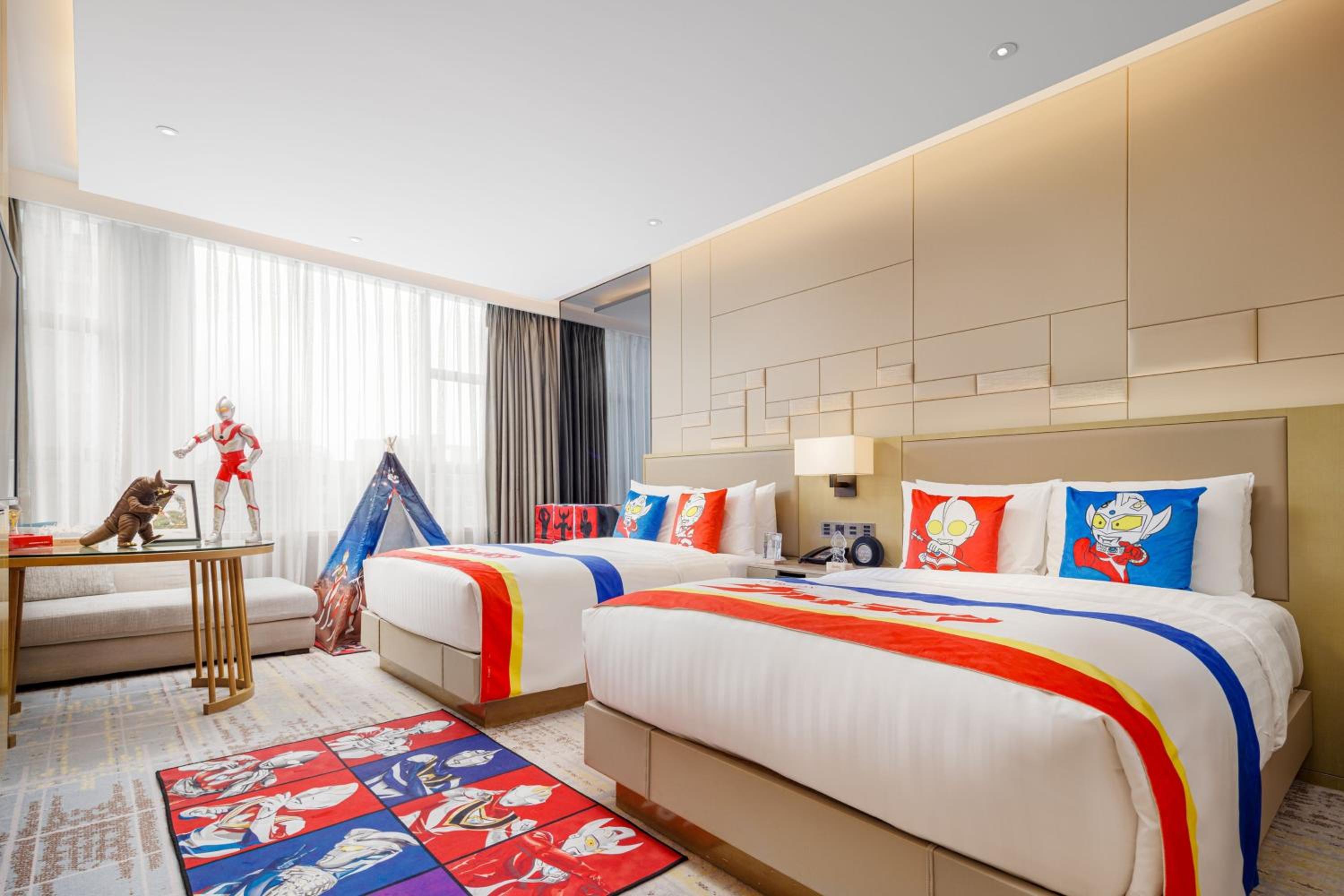 Family Room with Two Twin Beds and Twin Towers View thumbnail 5
