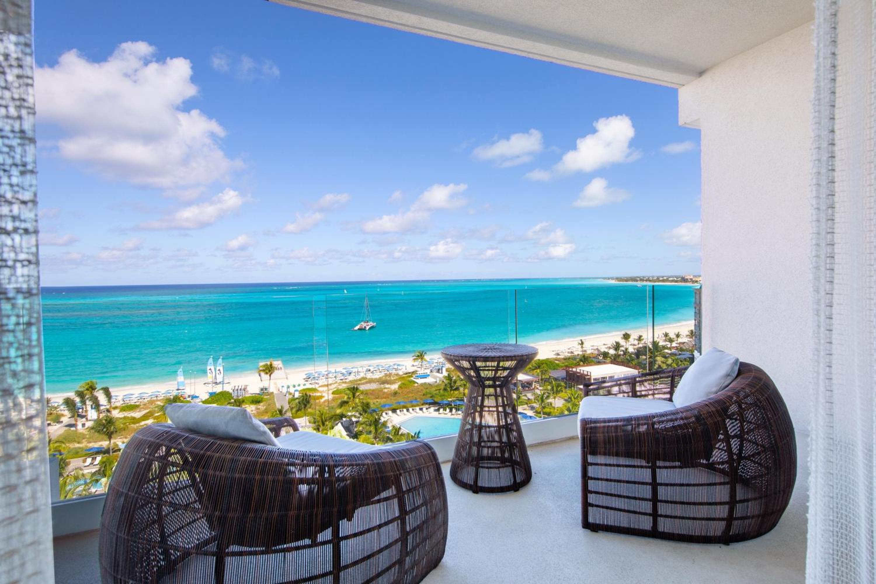 Deluxe Guest Room with 2 Queen, Partial Ocean view, Balcony - Photo 4