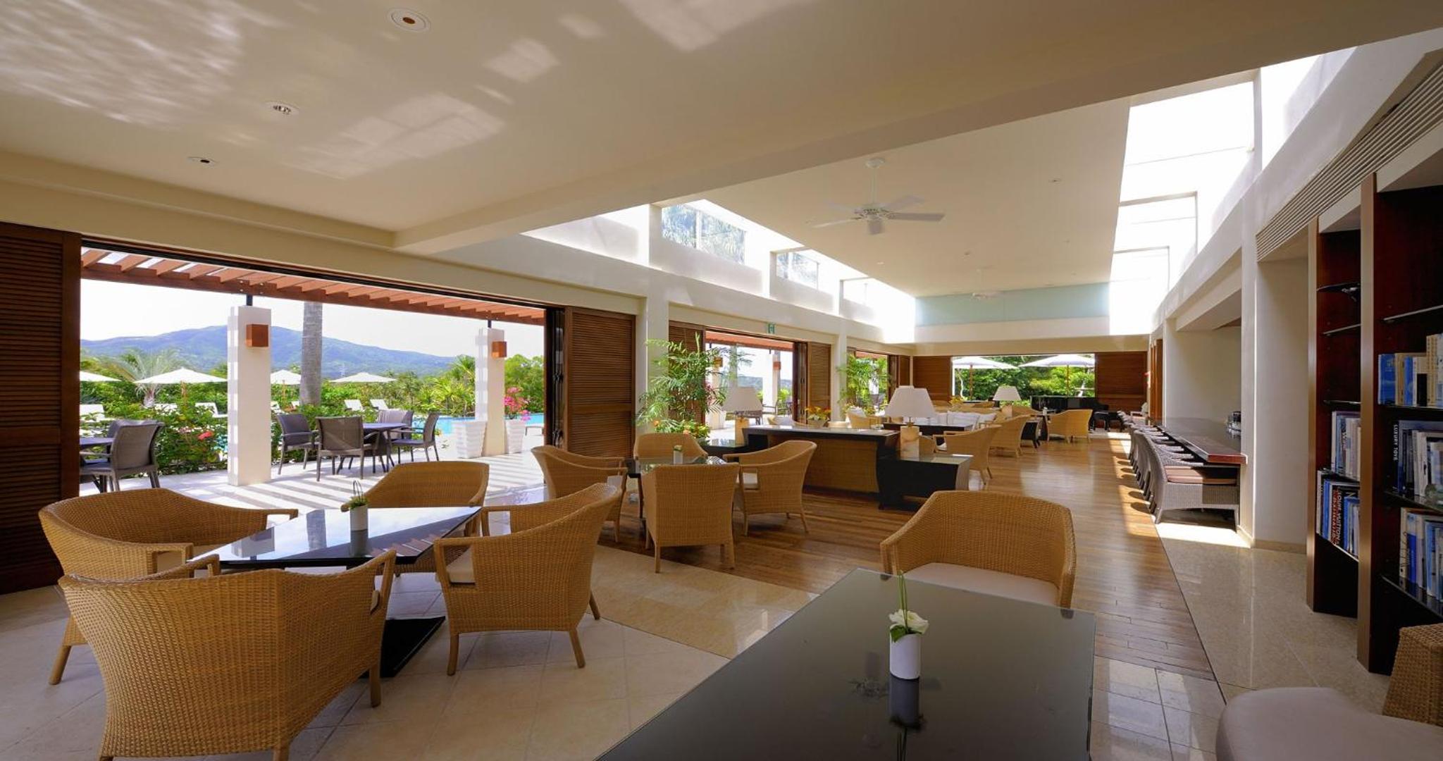 High Floor Luxury King Room with Club servise (Over 13 years old only) - Non-Smoking photo 2