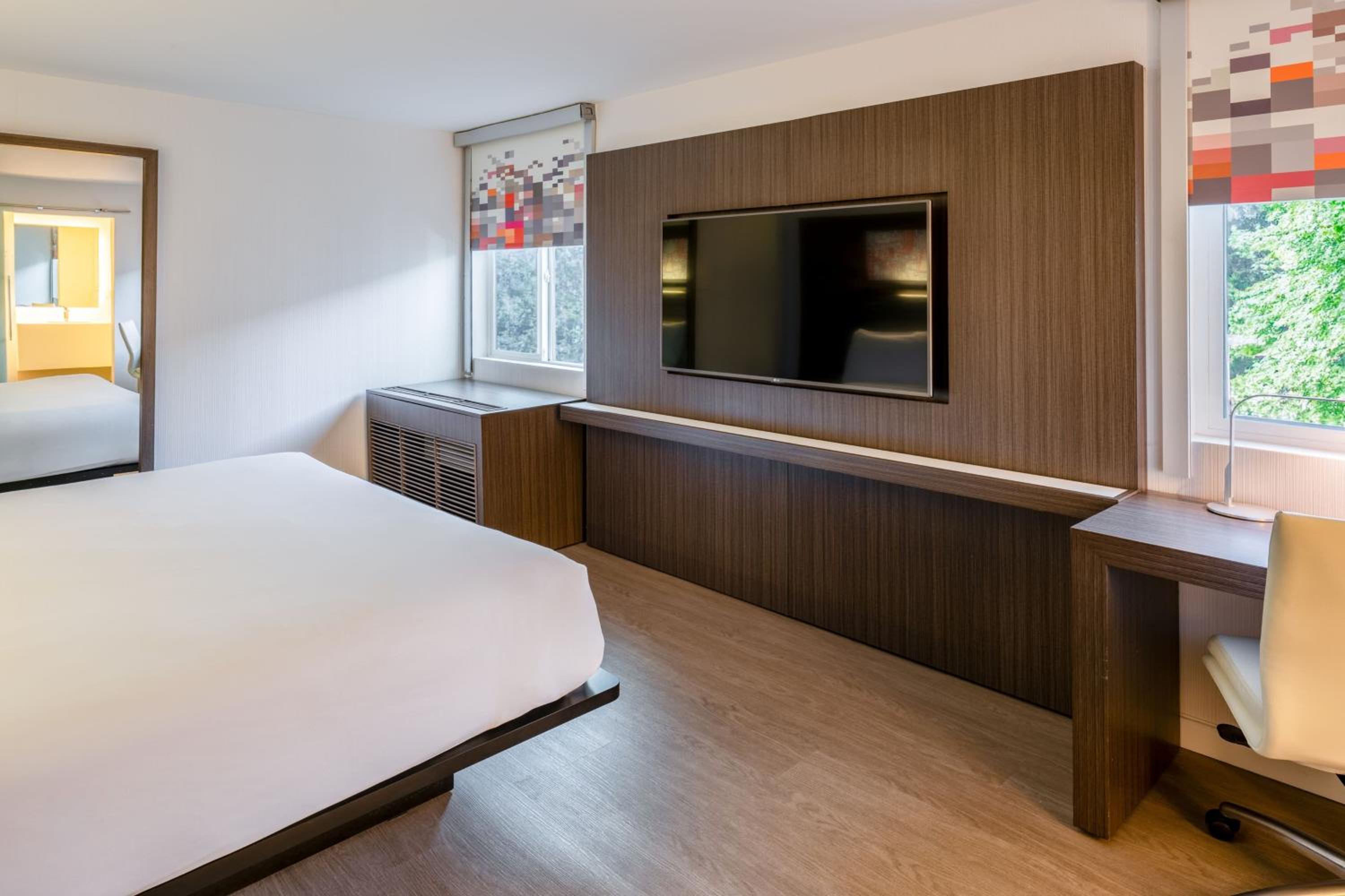 Breezy Guest Room, Guest room, 1 King - Photo 3