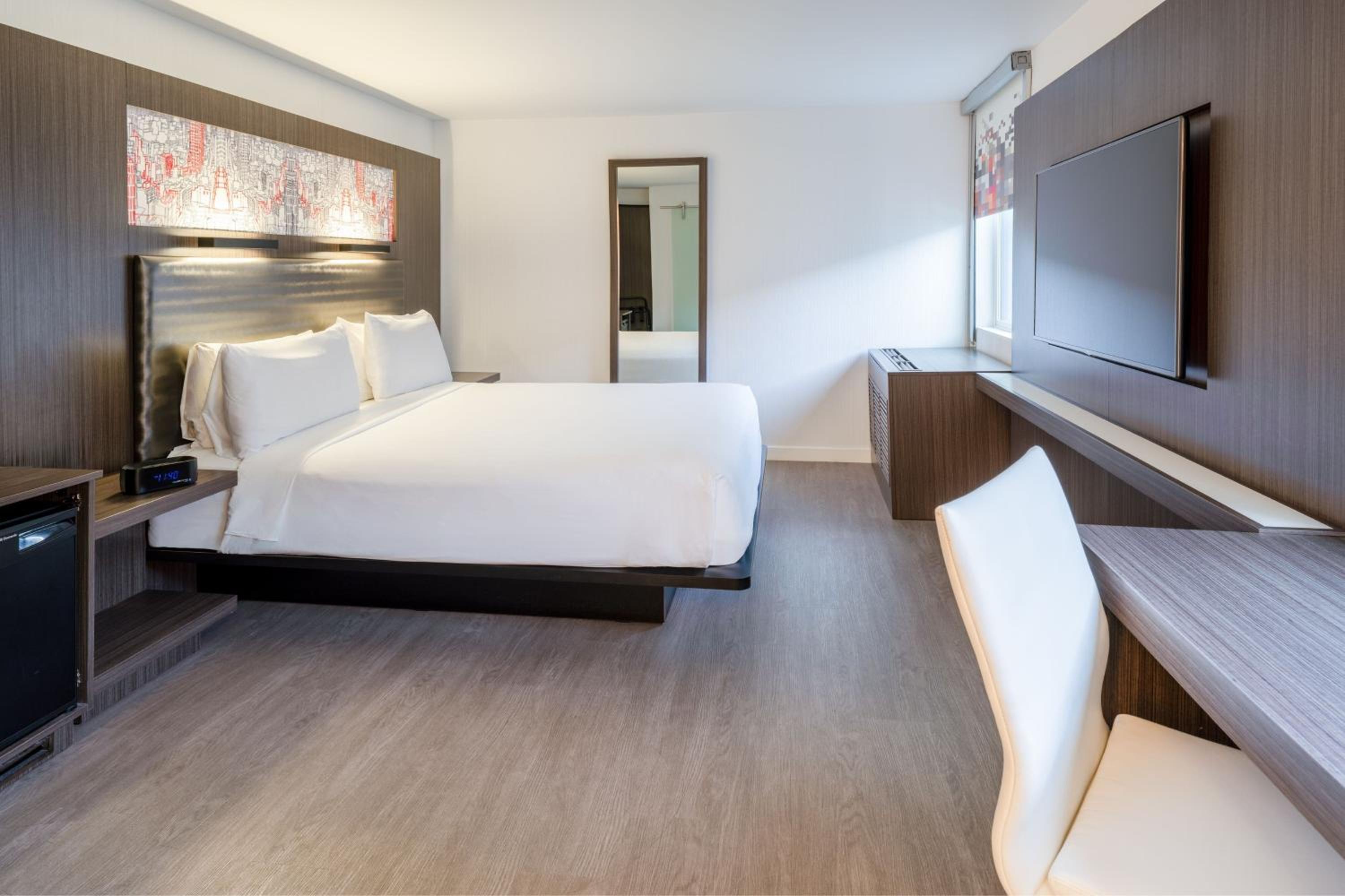 Breezy Guest Room, Guest room, 1 King - Photo 2
