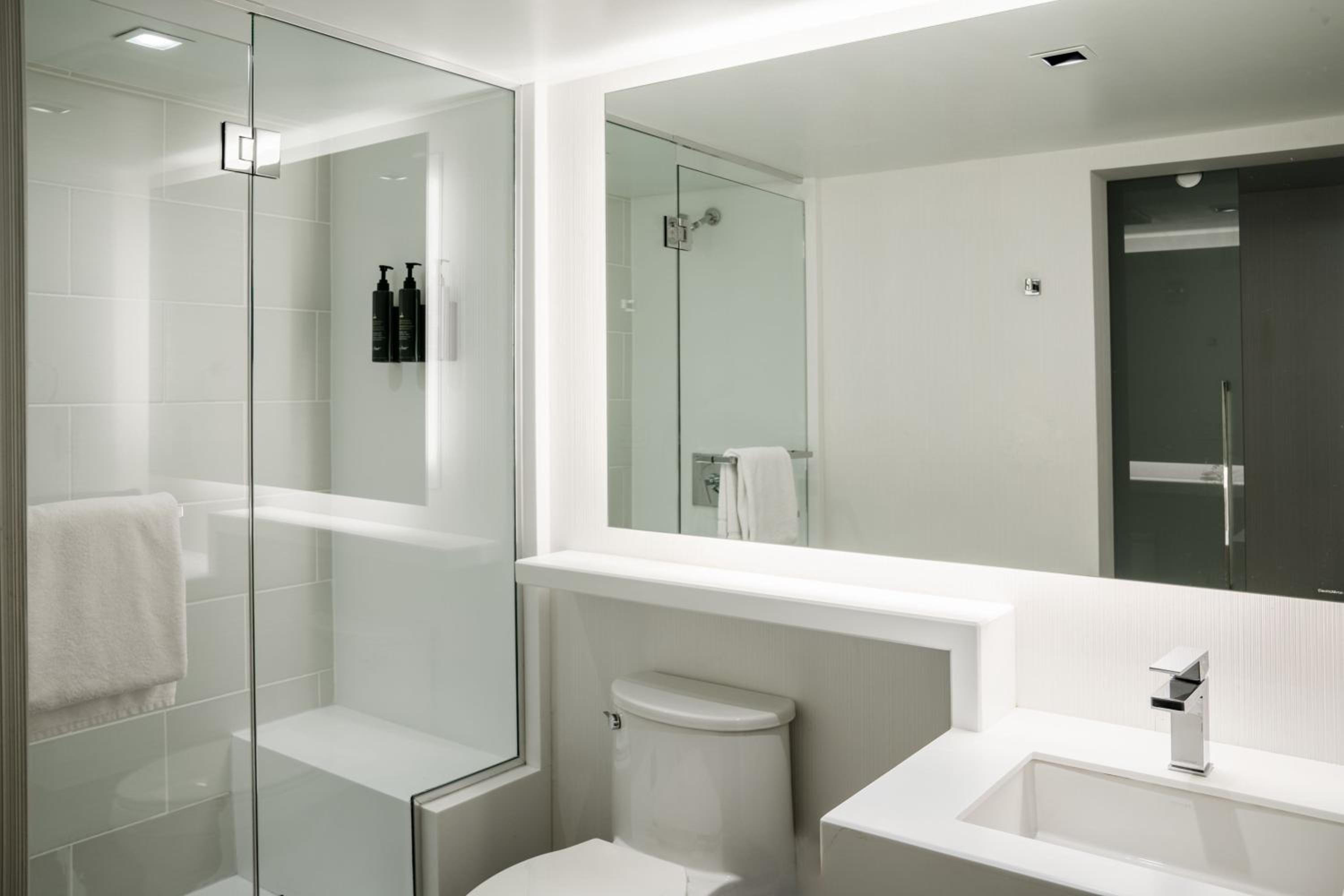 Savvy Guest Room, Larger Guest room, 1 King - Photo 3