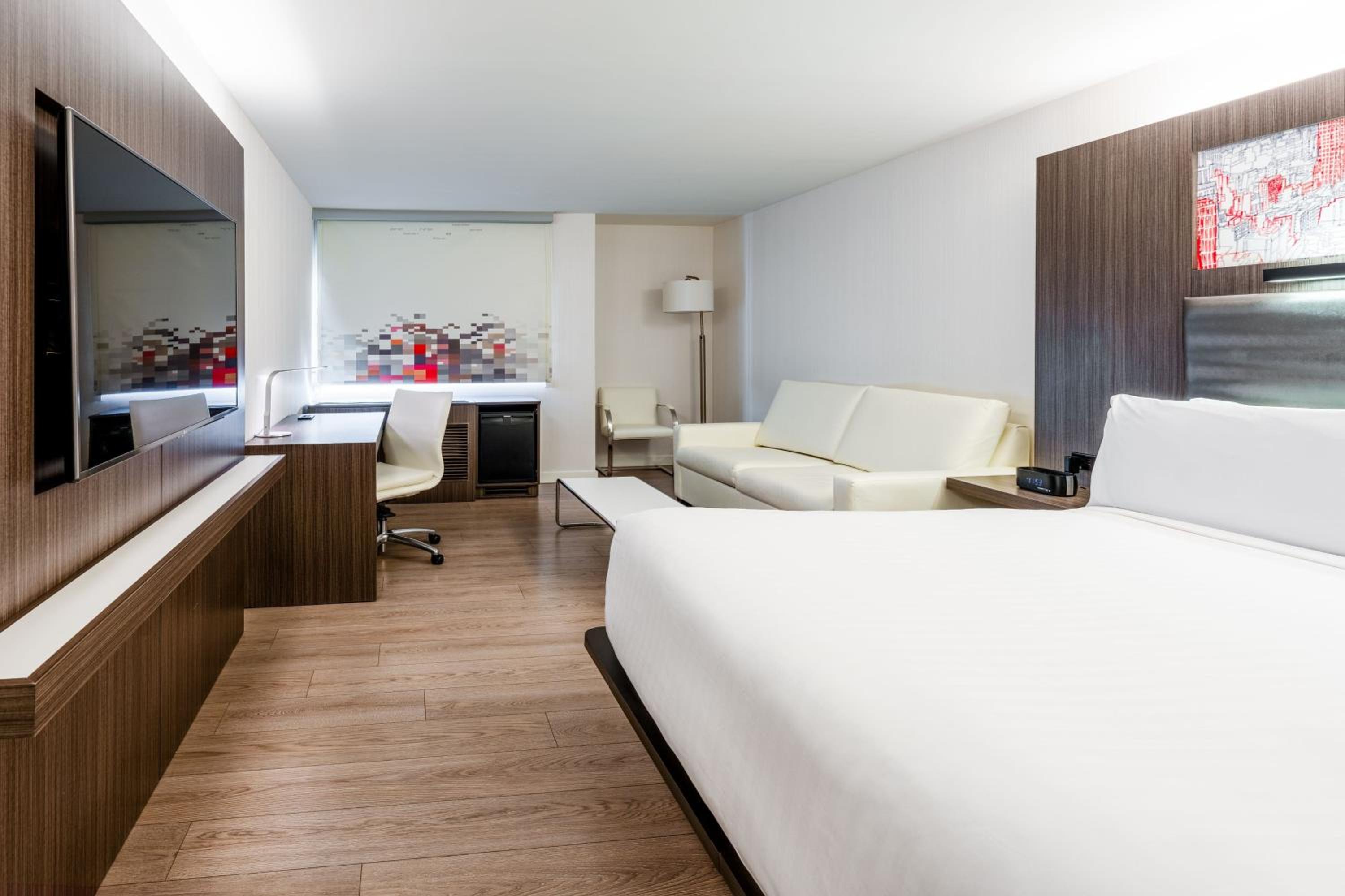 Aloft Suite, Suite, 1 King, Corner room - Photo 2