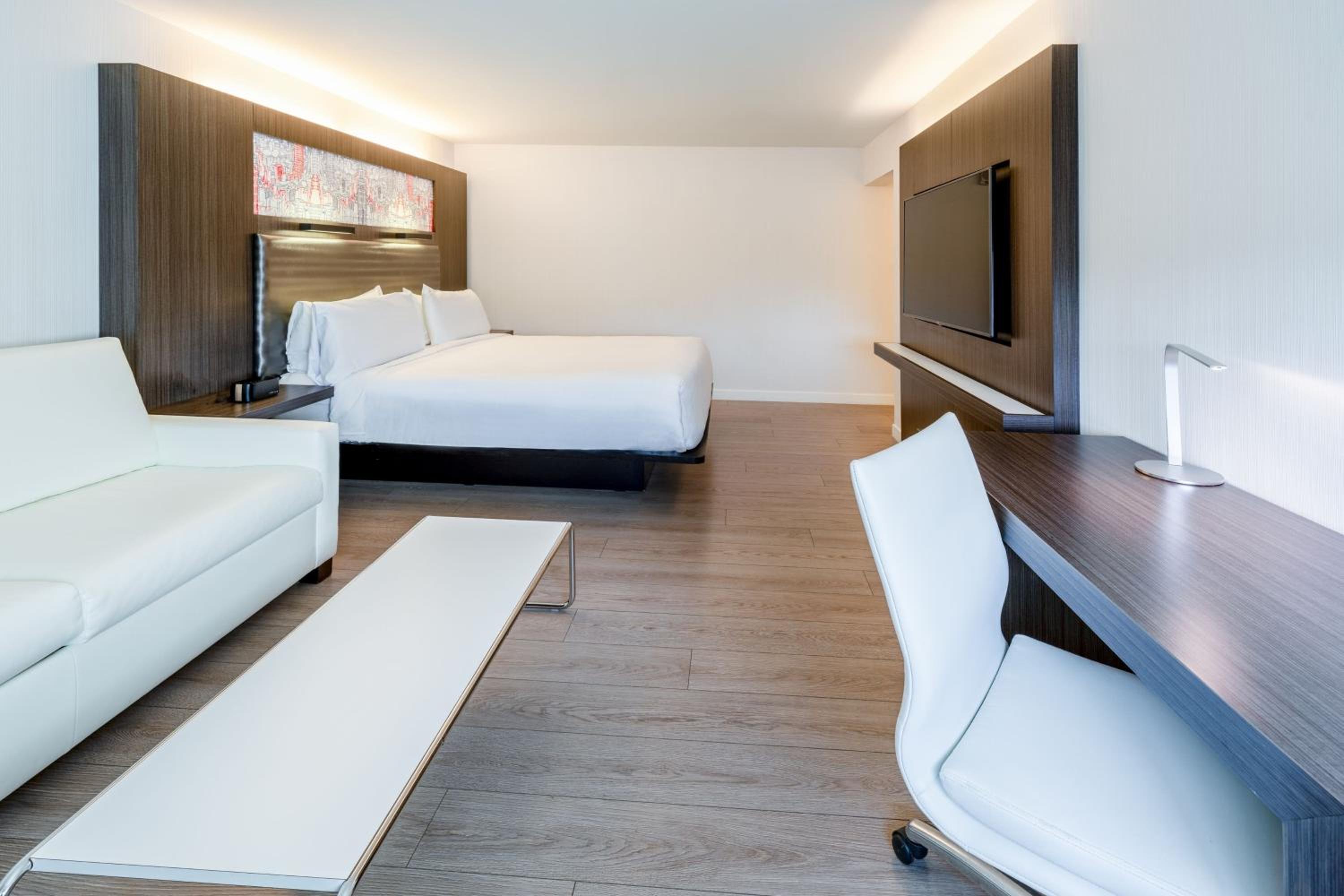 Aloft Suite, Suite, 1 King, Corner room - Photo 4