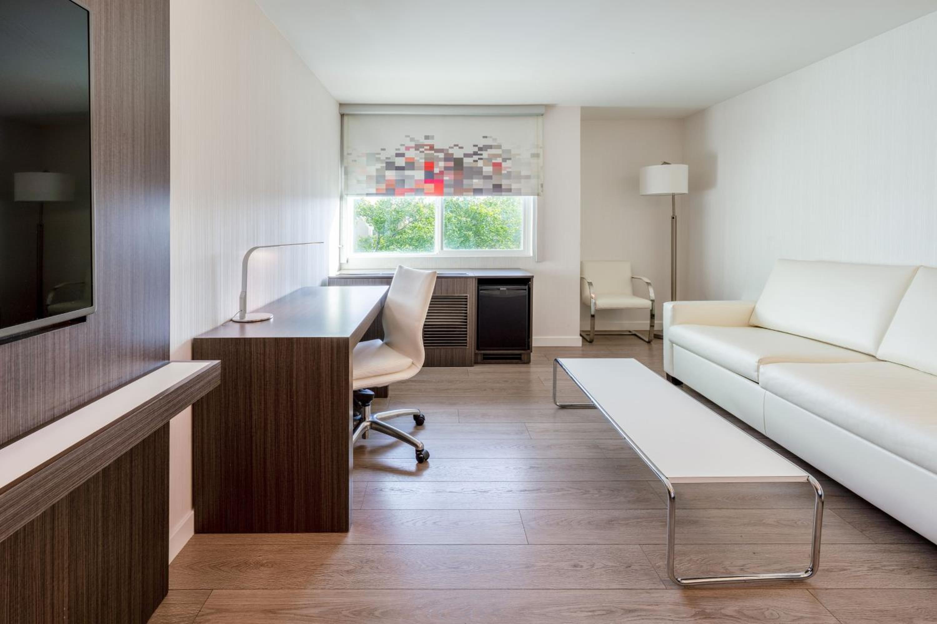 Aloft Suite, Suite, 1 King, Corner room - Photo 5
