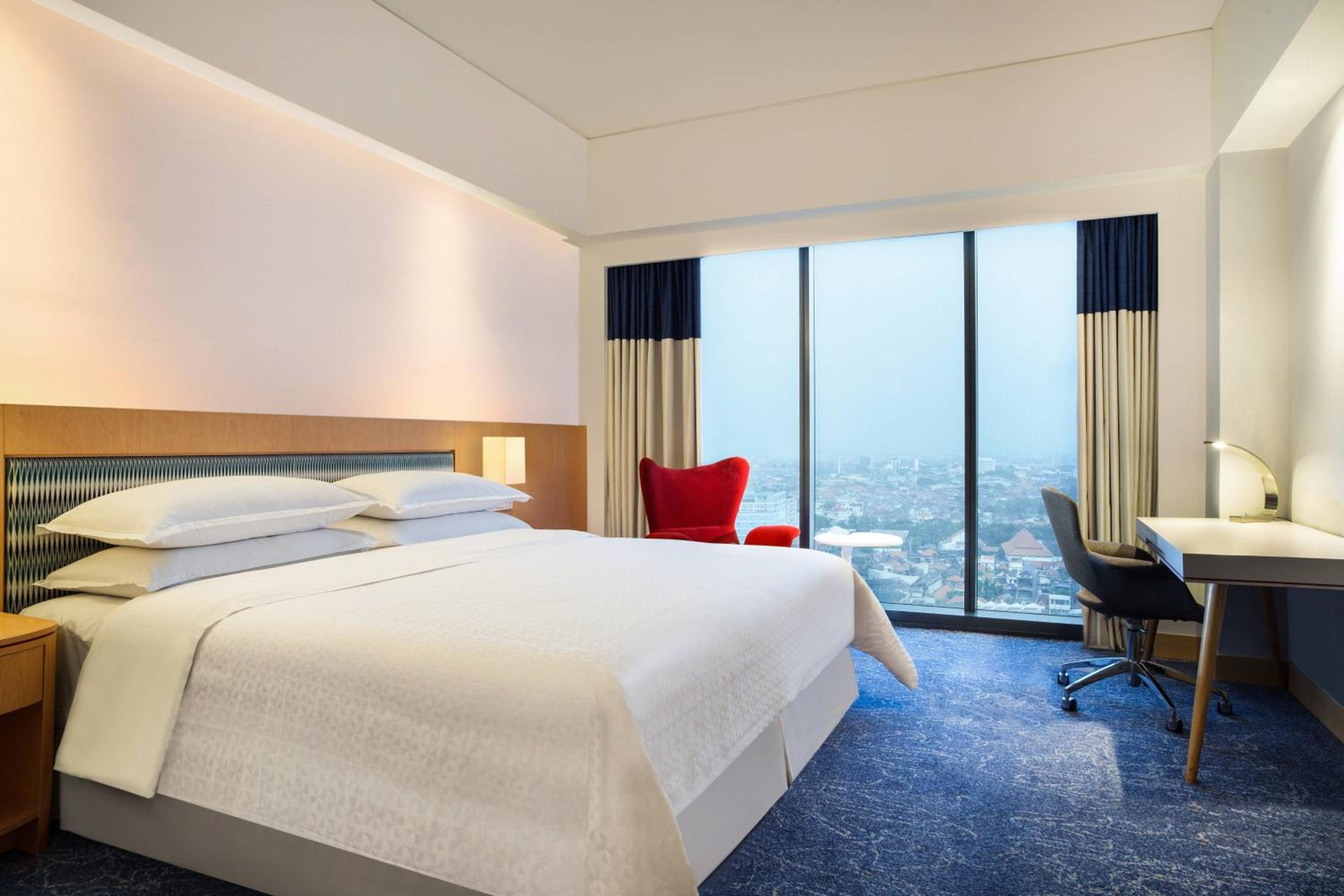 Premium King Room photo 3