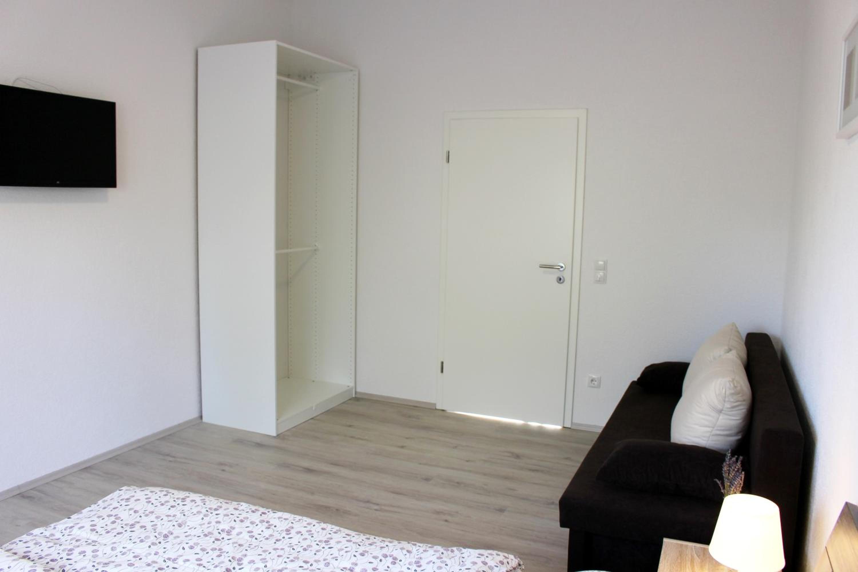 Five-Bedroom House photo 1