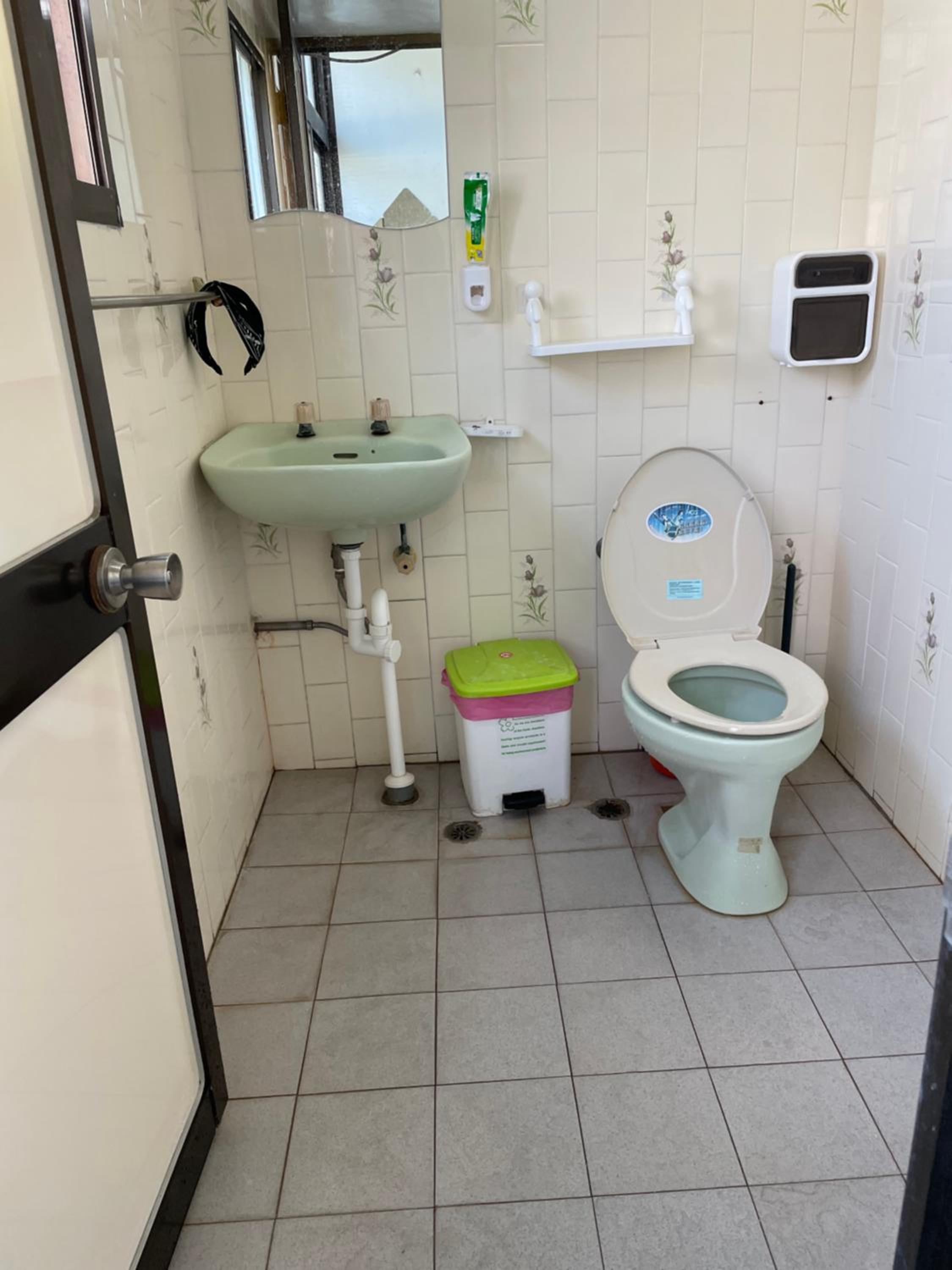 Twin Room with Shared Bathroom photo 3