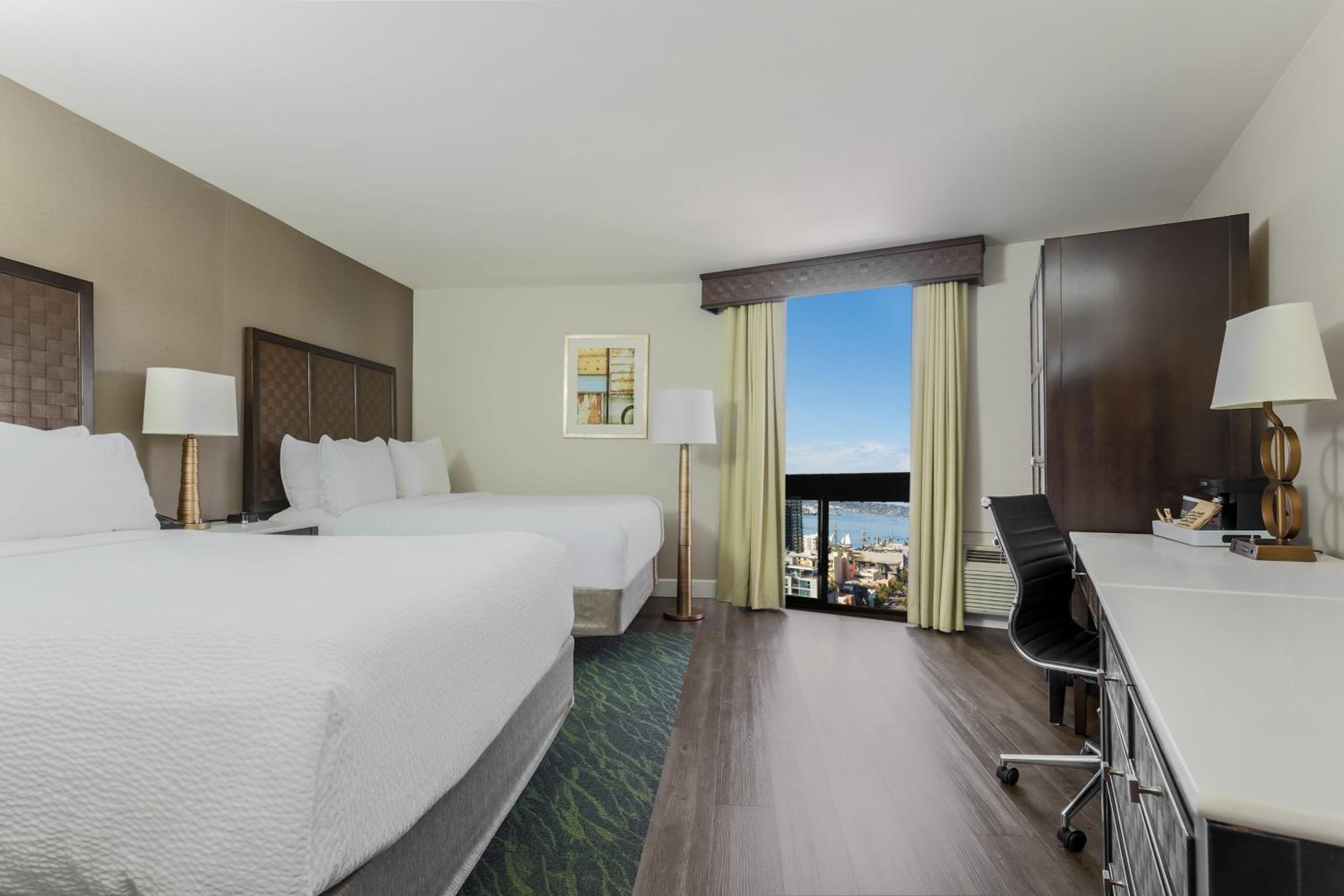 Guest Room, 2 Queen, Bay View - Photo 3