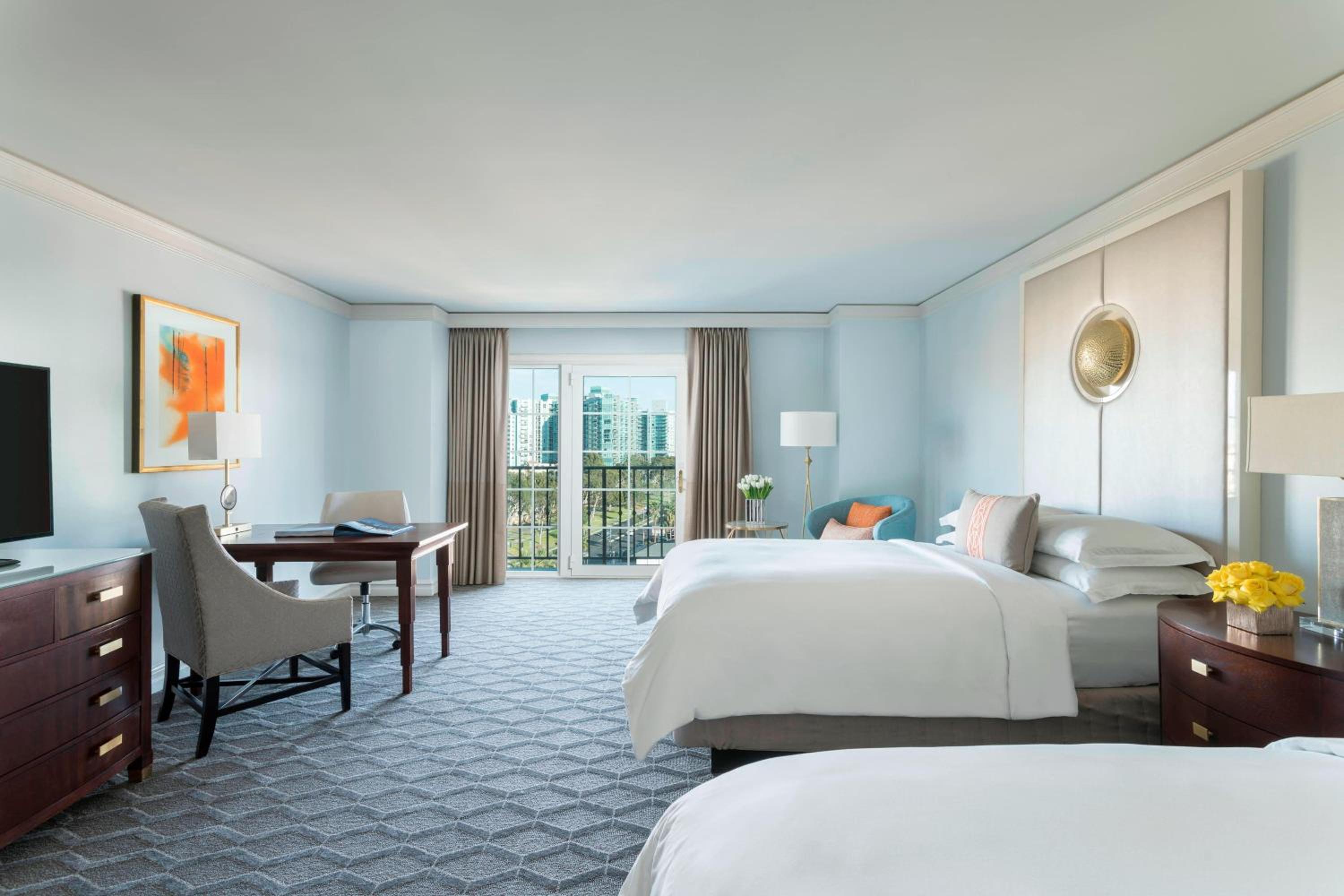 Club Level Guest Room with Two Double Beds and Balcony