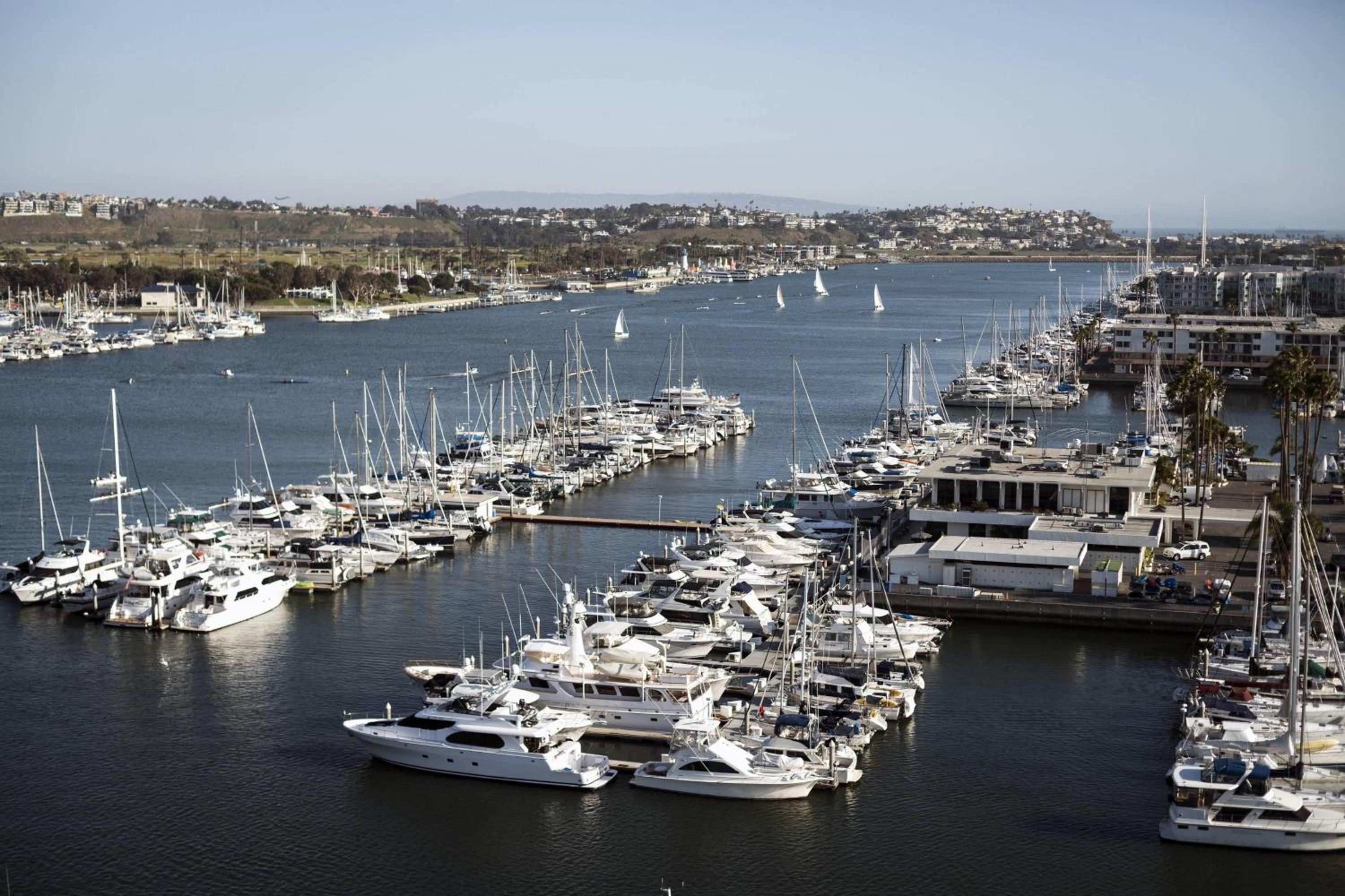 Guest Room with Two Double Beds and Balcony - Marina View