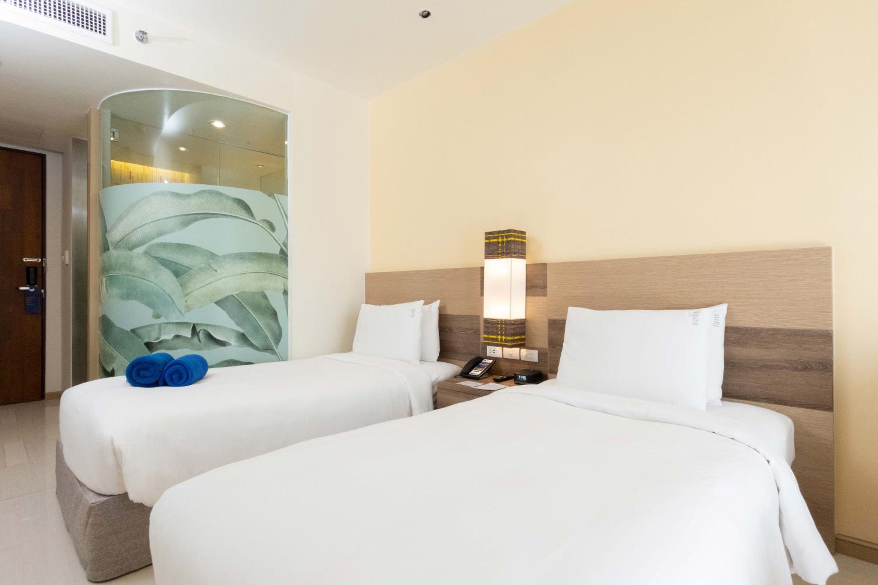 Standard Twin Room with Rainbow Road View and Free Breakfast photo 1