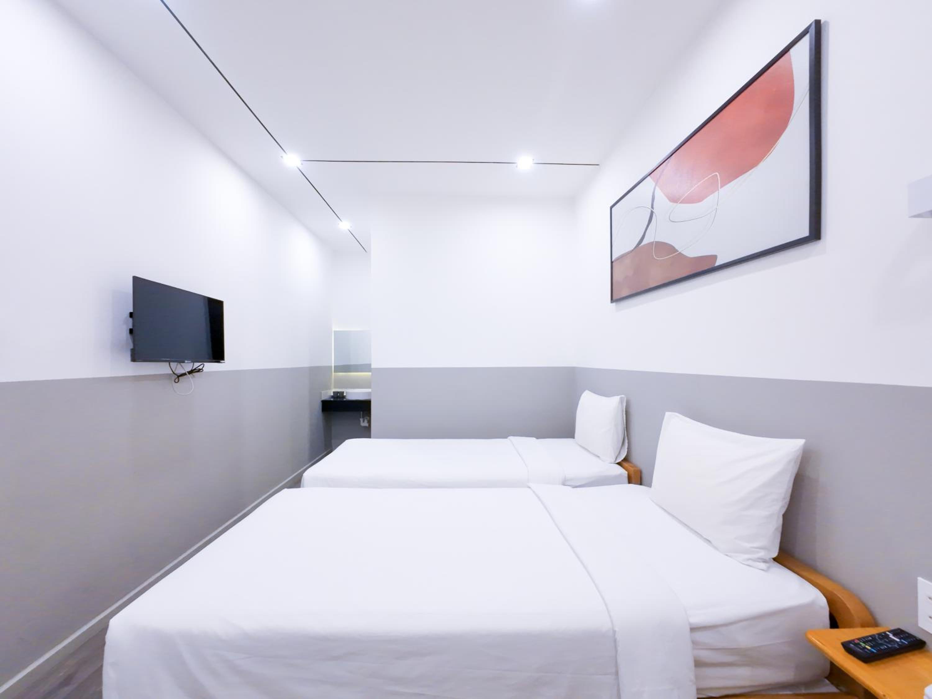 Economy Twin Room - Photo 5