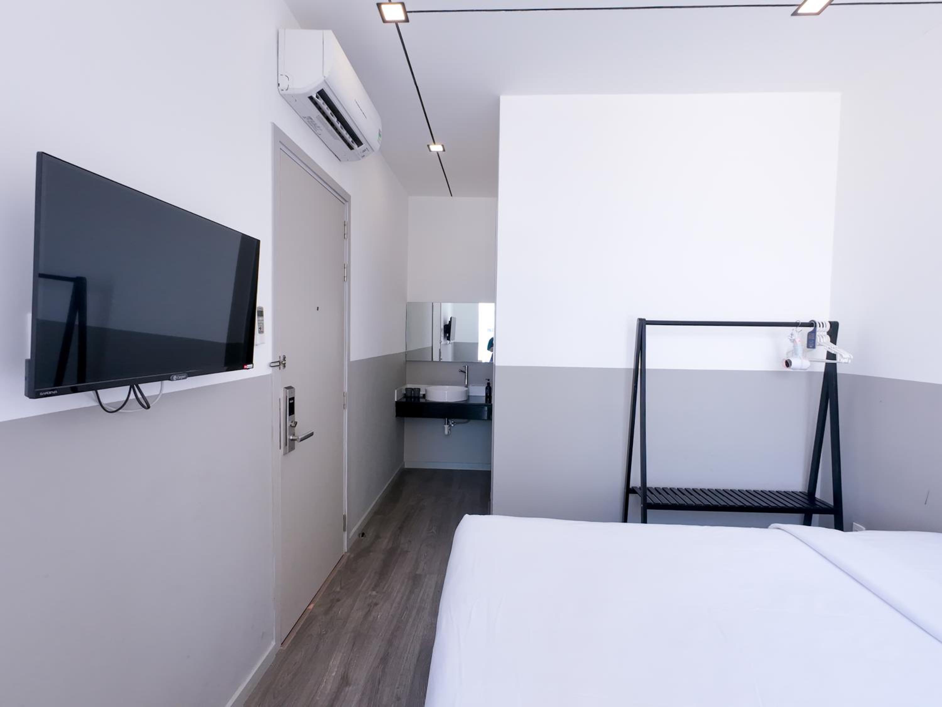 Deluxe Double Room - Photo 9