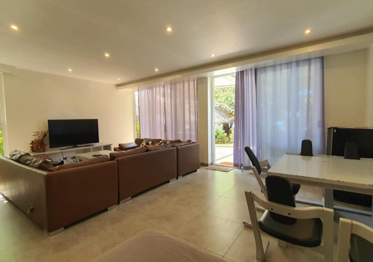 Three-Bedroom Villa - Photo 3