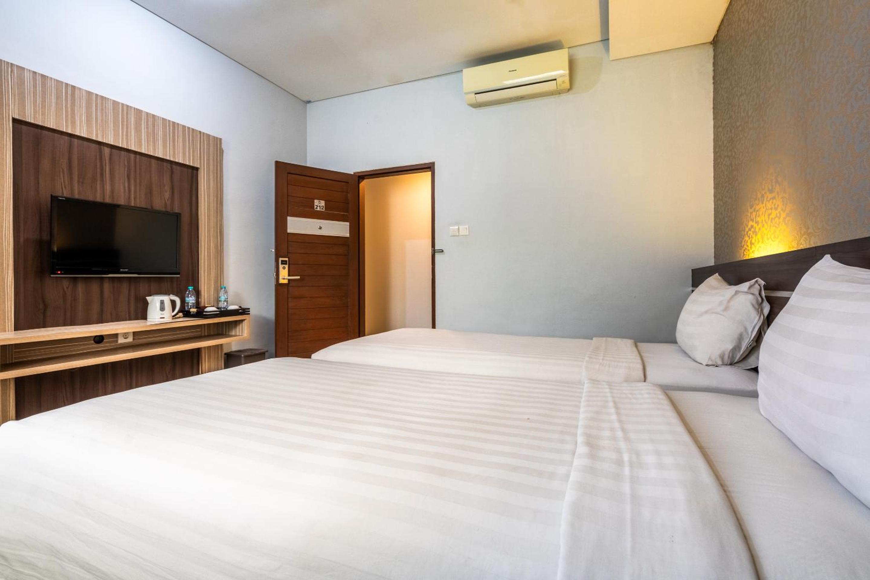 Deluxe Double or Twin Room - Photo 9