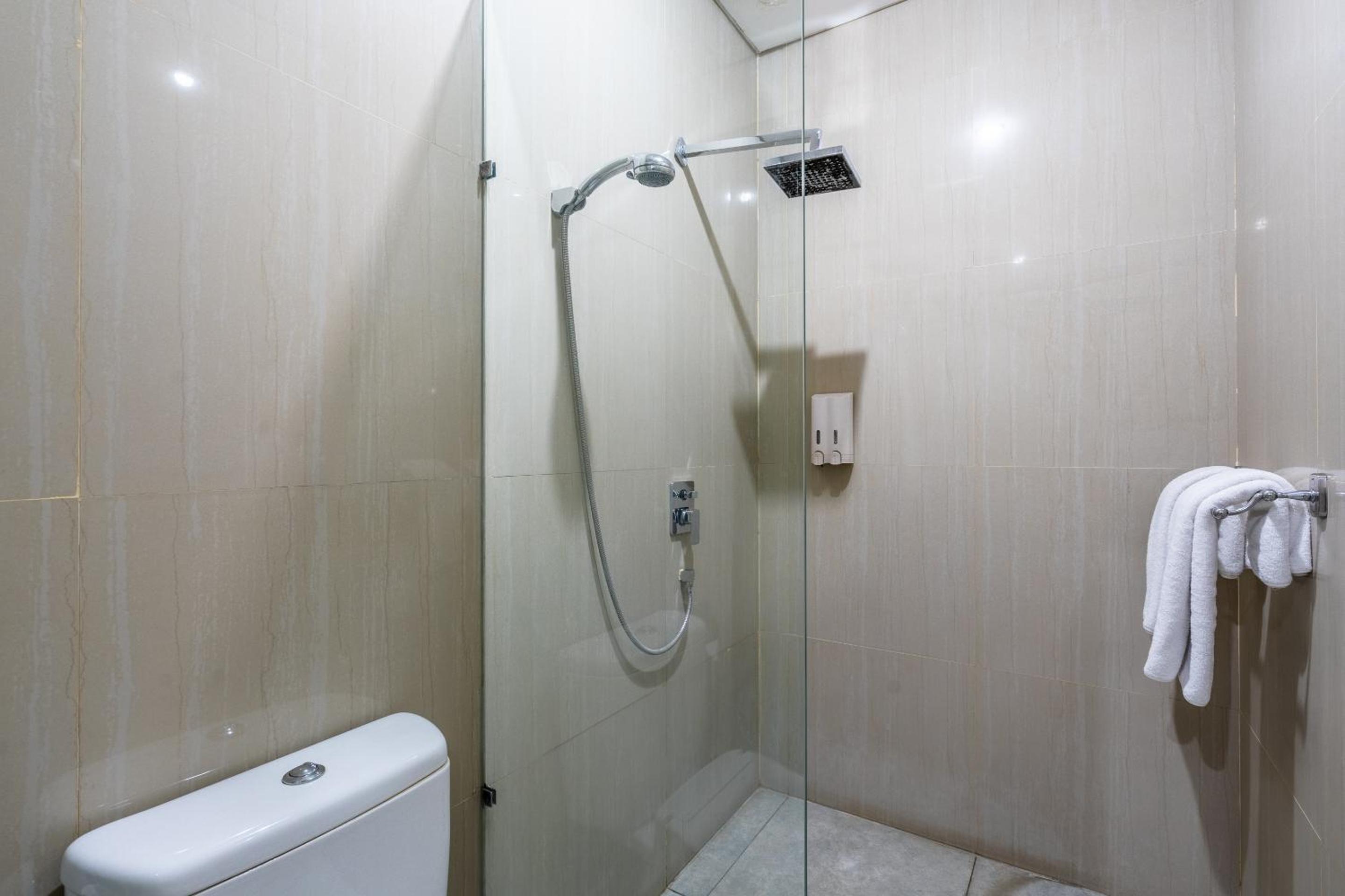 Deluxe Double or Twin Room - Photo 6
