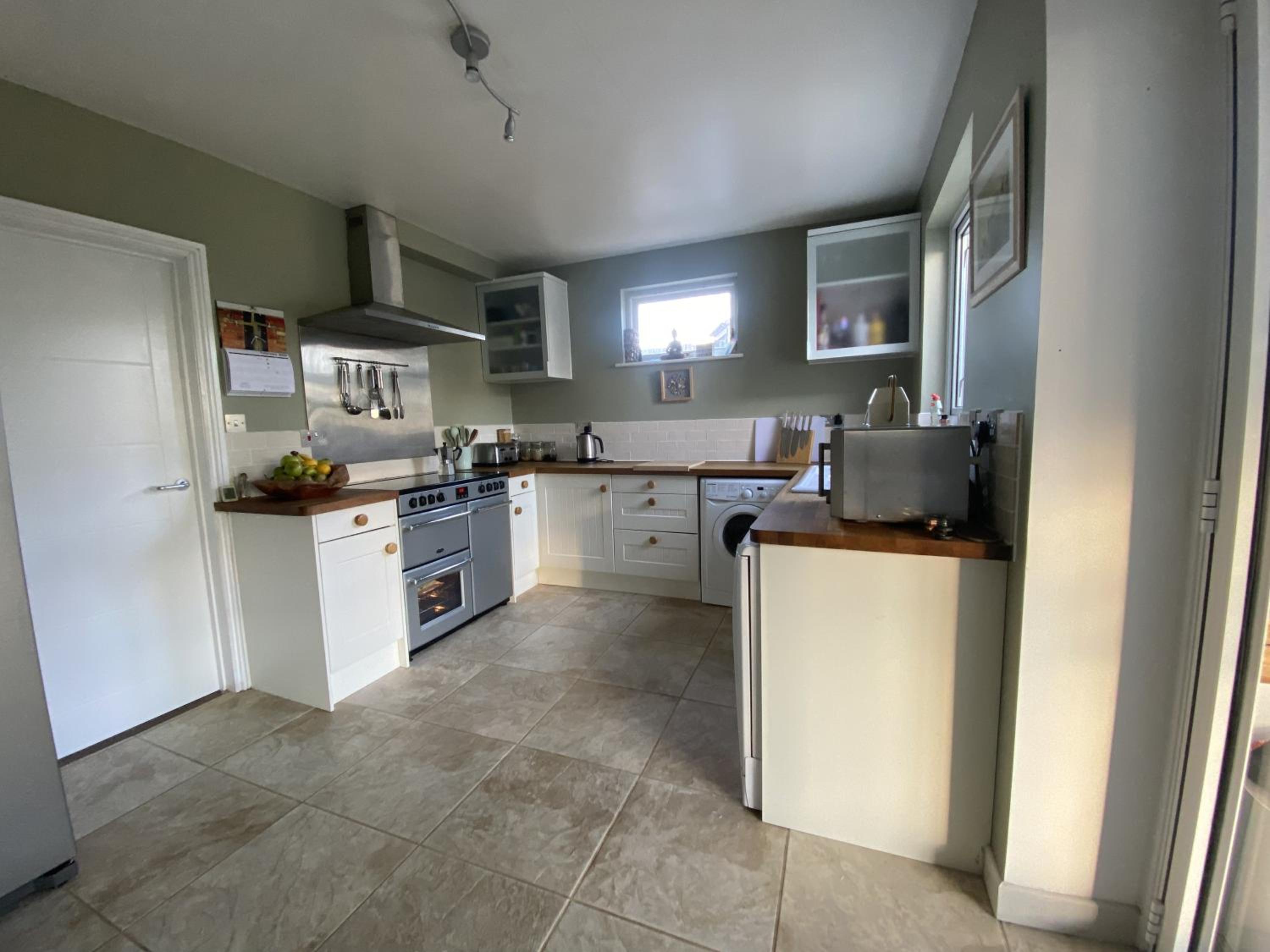 Three-Bedroom House photo 3