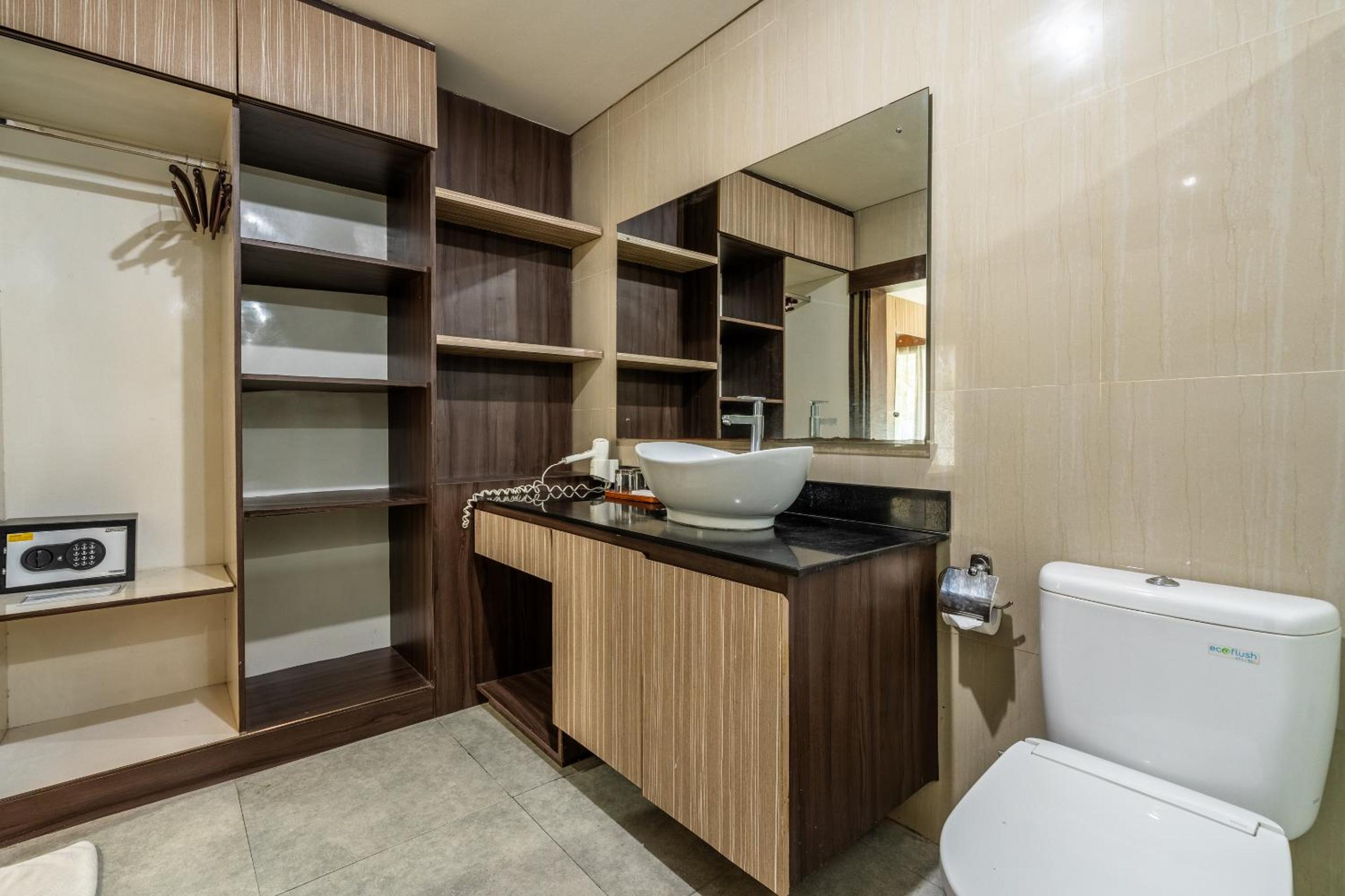 Suite - Photo 10