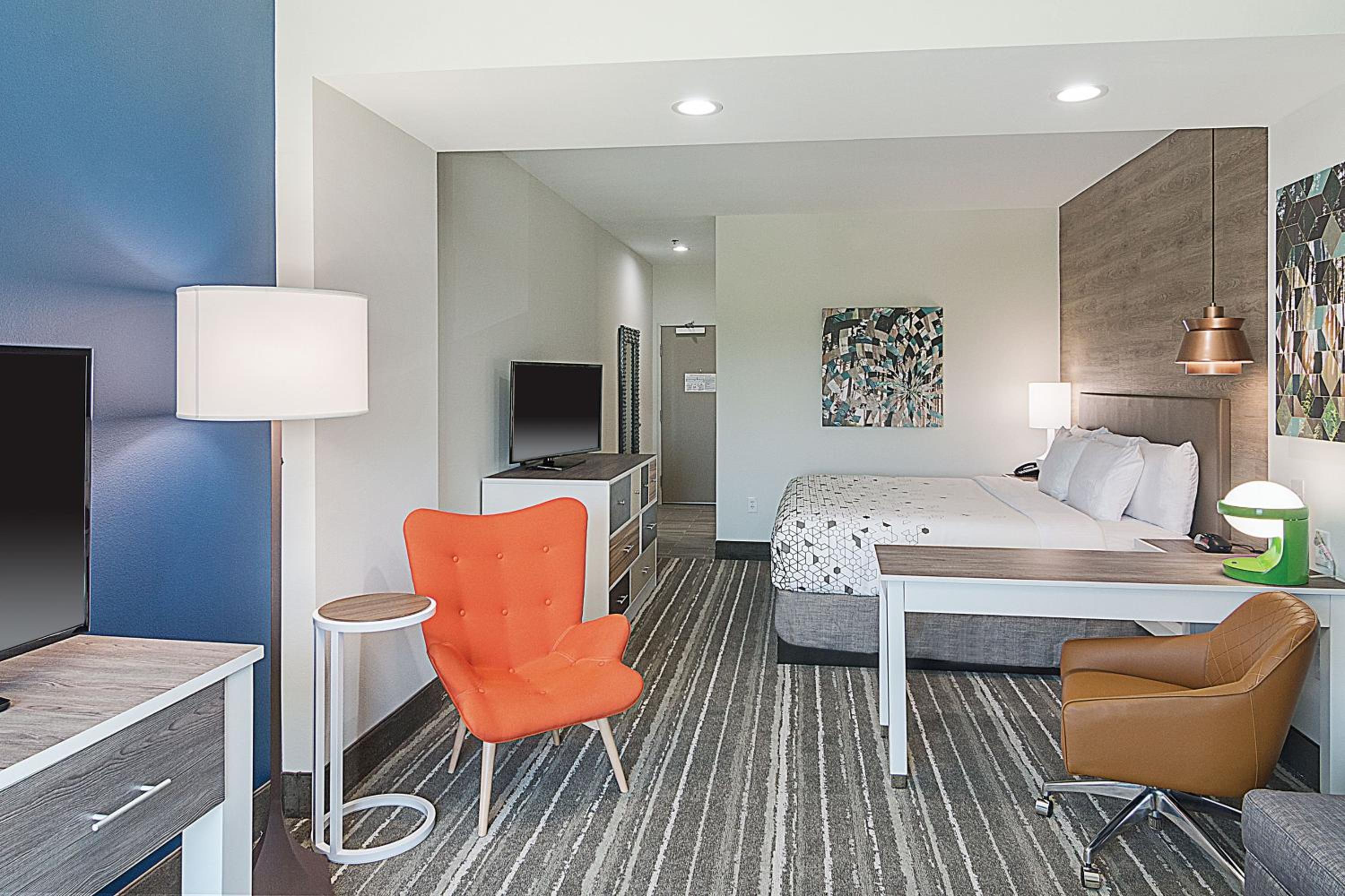 King Suite with Sofa Bed photo 3