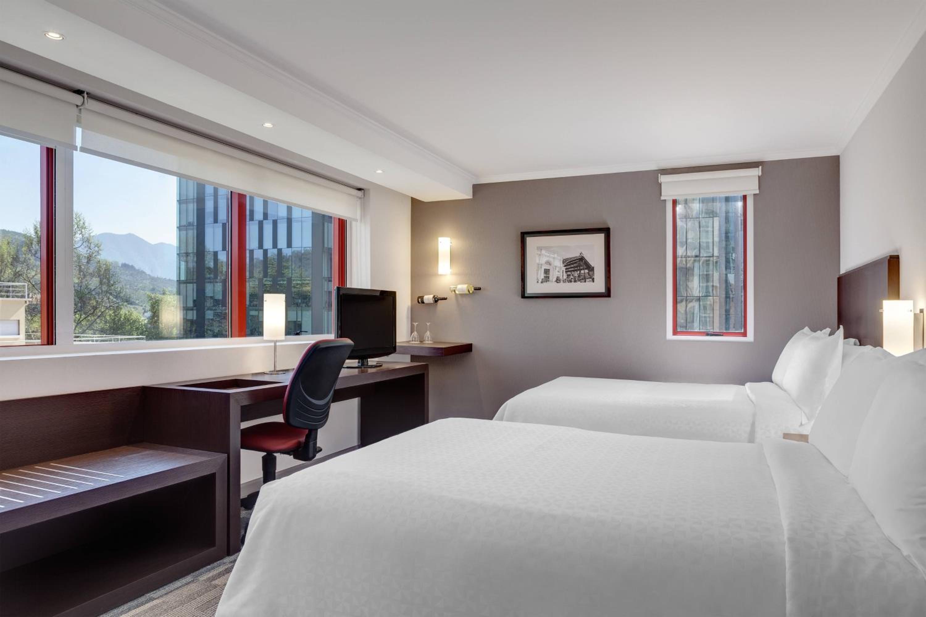 Deluxe, Guest room, 2 Double, City view - Photo 3
