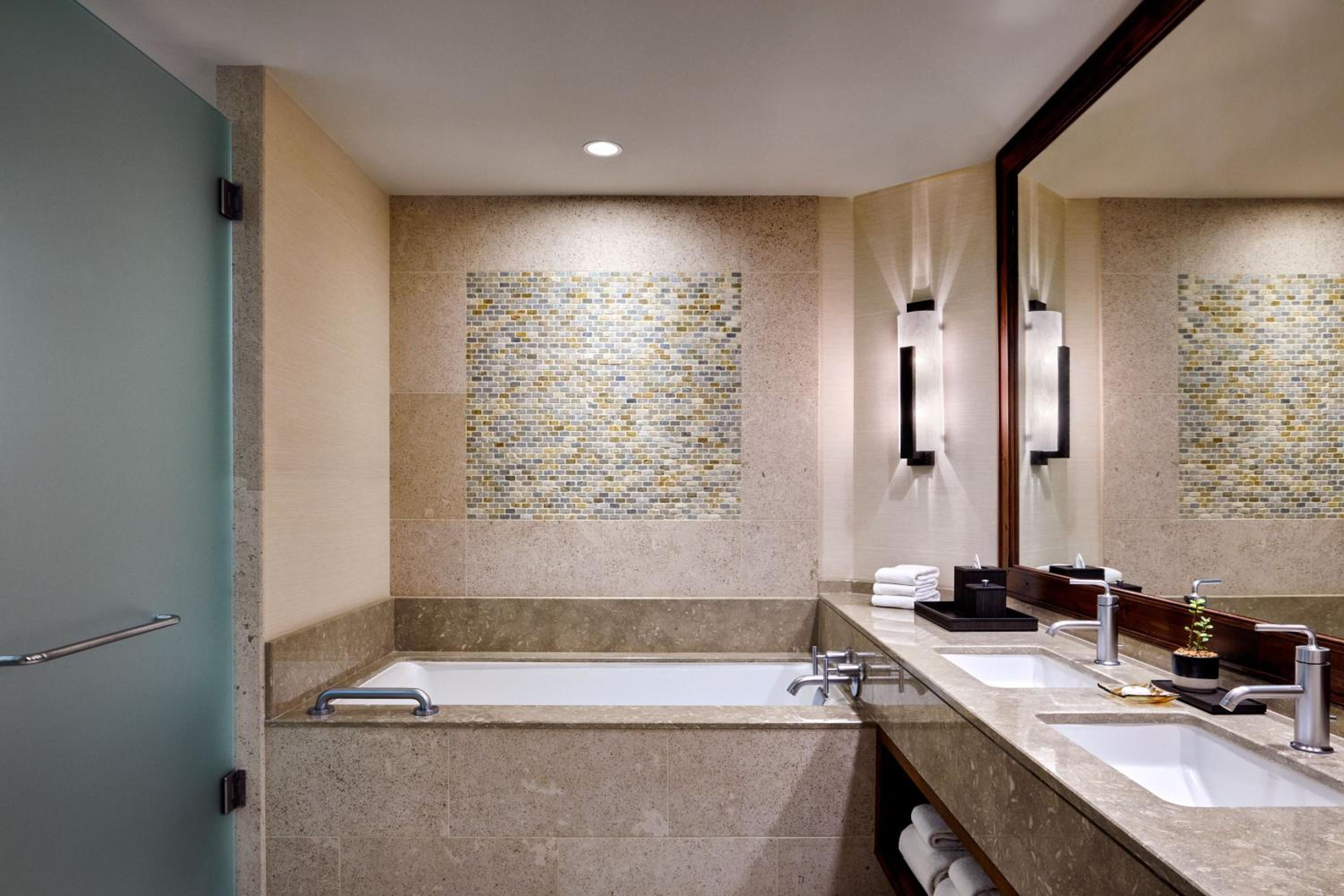 Guest room, 1 King, Ridge View, Balcony - Photo 6