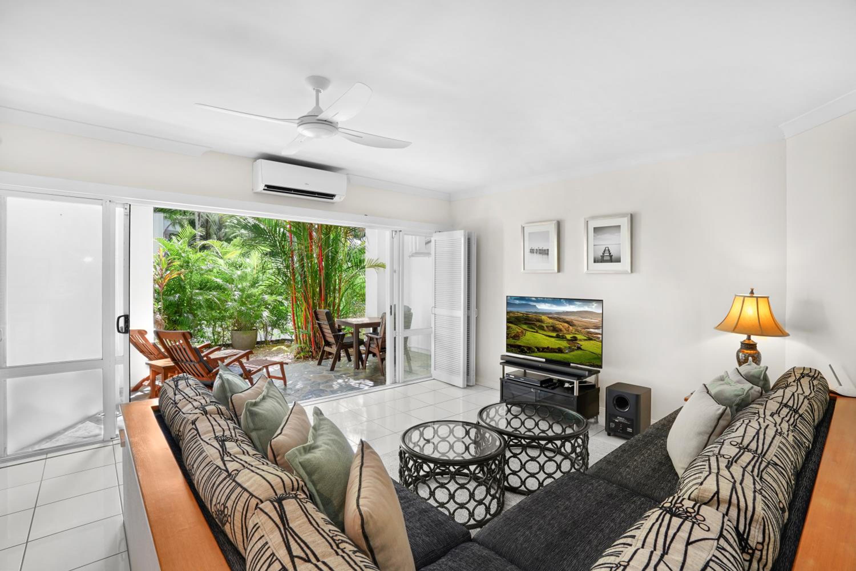 Apartment 52 with Garden View