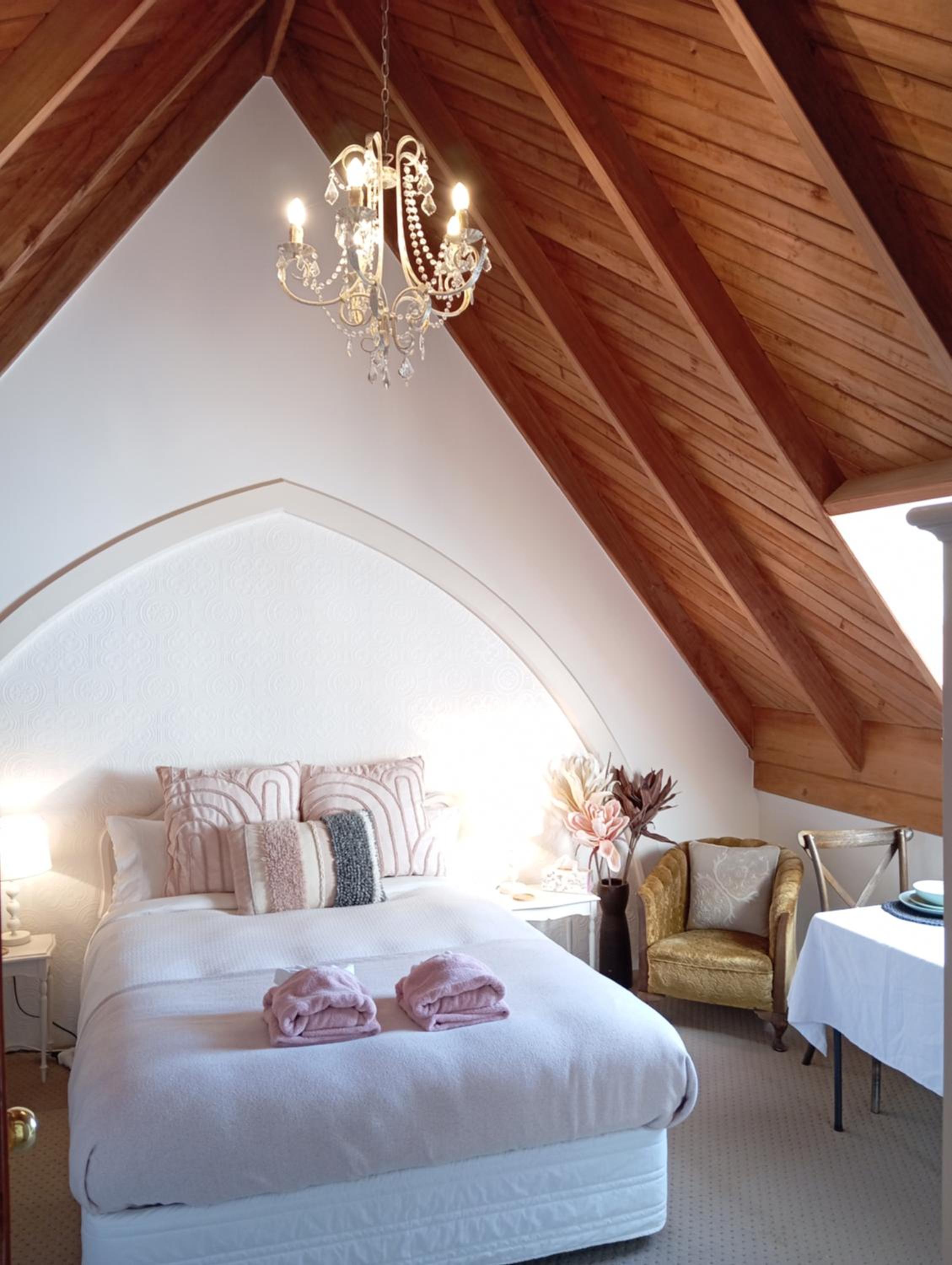Deluxe Queen Room - Photo 6