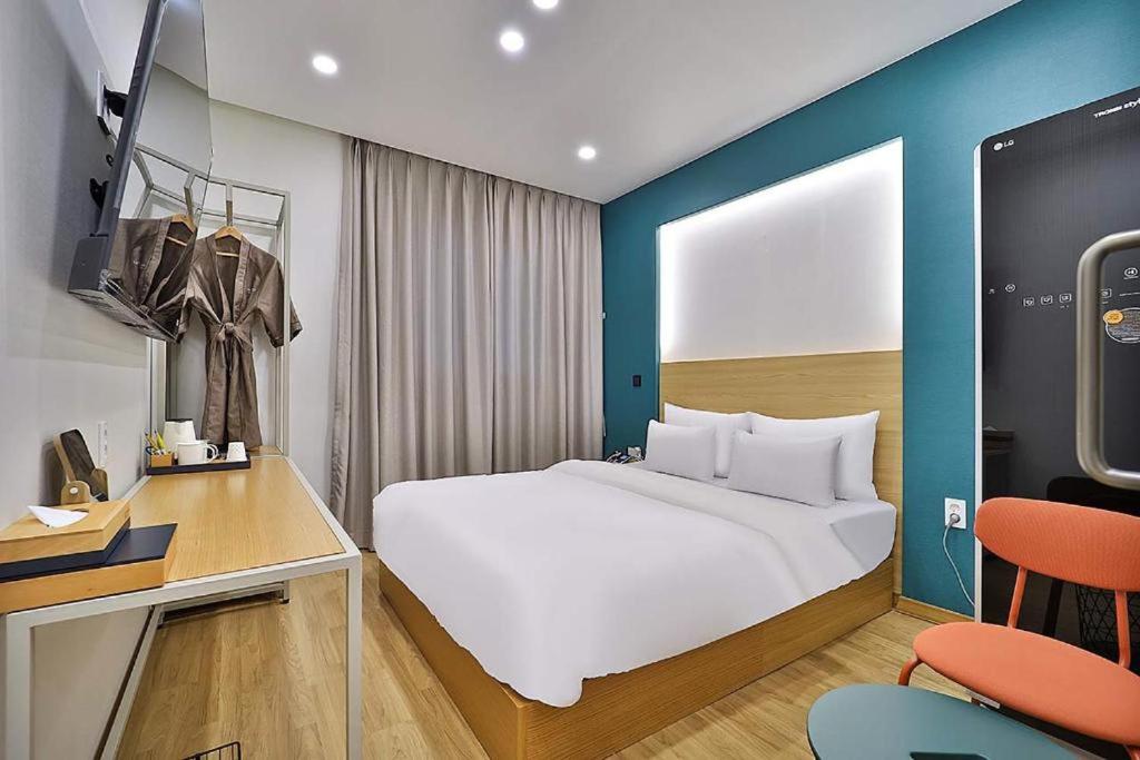 Large Double Room