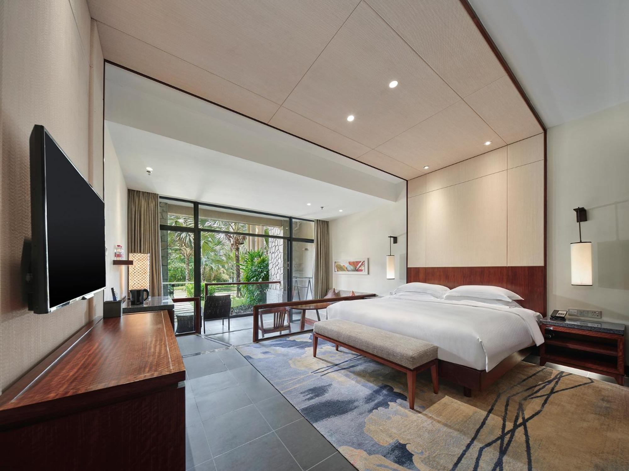 Deluxe King Room - Photo 1