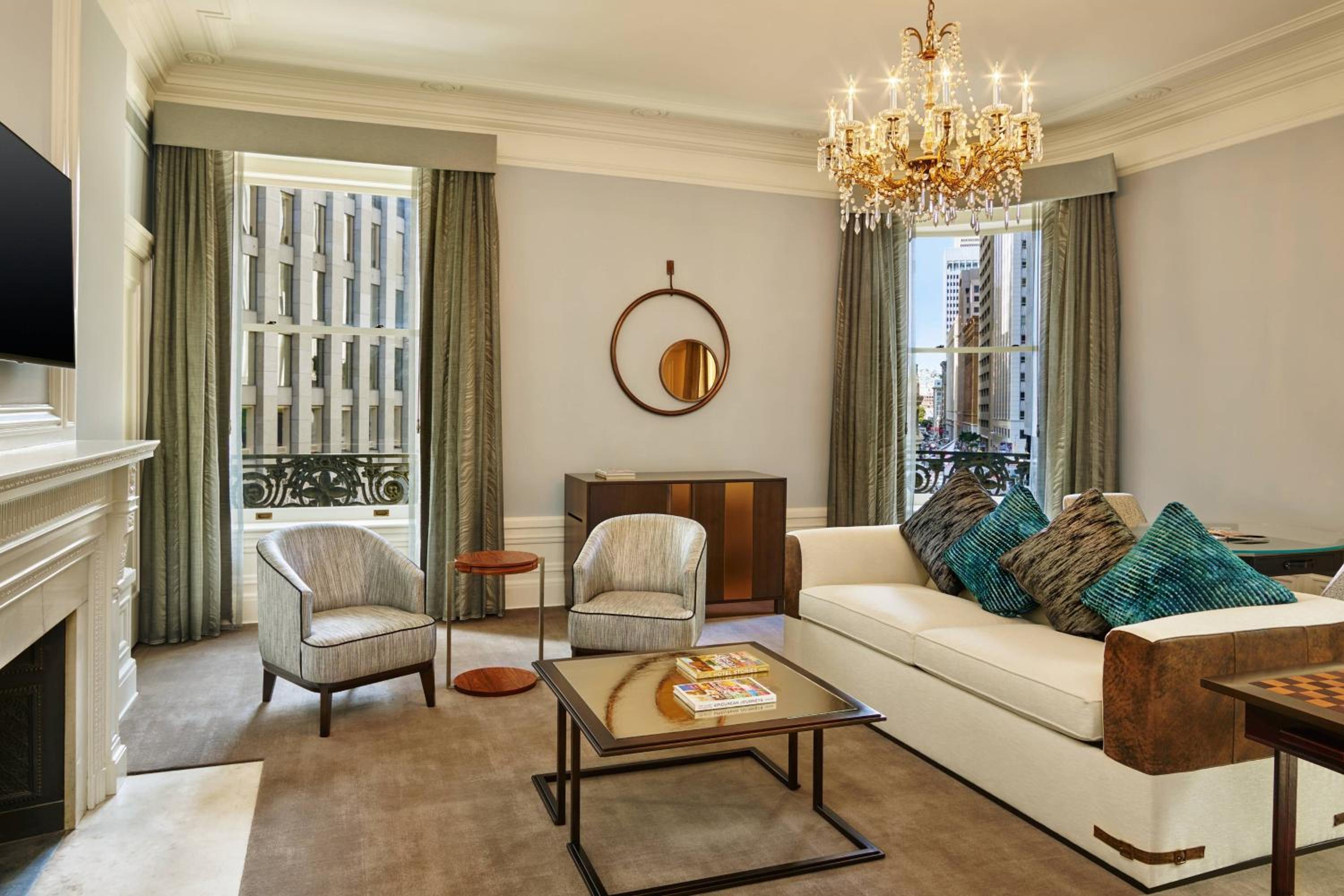 Palace Suite, 1 Bedroom Larger Suite, 1 King, Sofa bed thumbnail 5