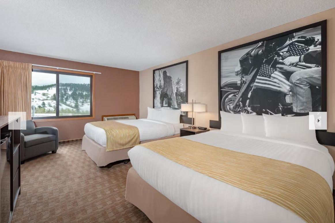 Queen Room with Two Queen Beds - Mobility Access/Non-Smoking - Photo 1