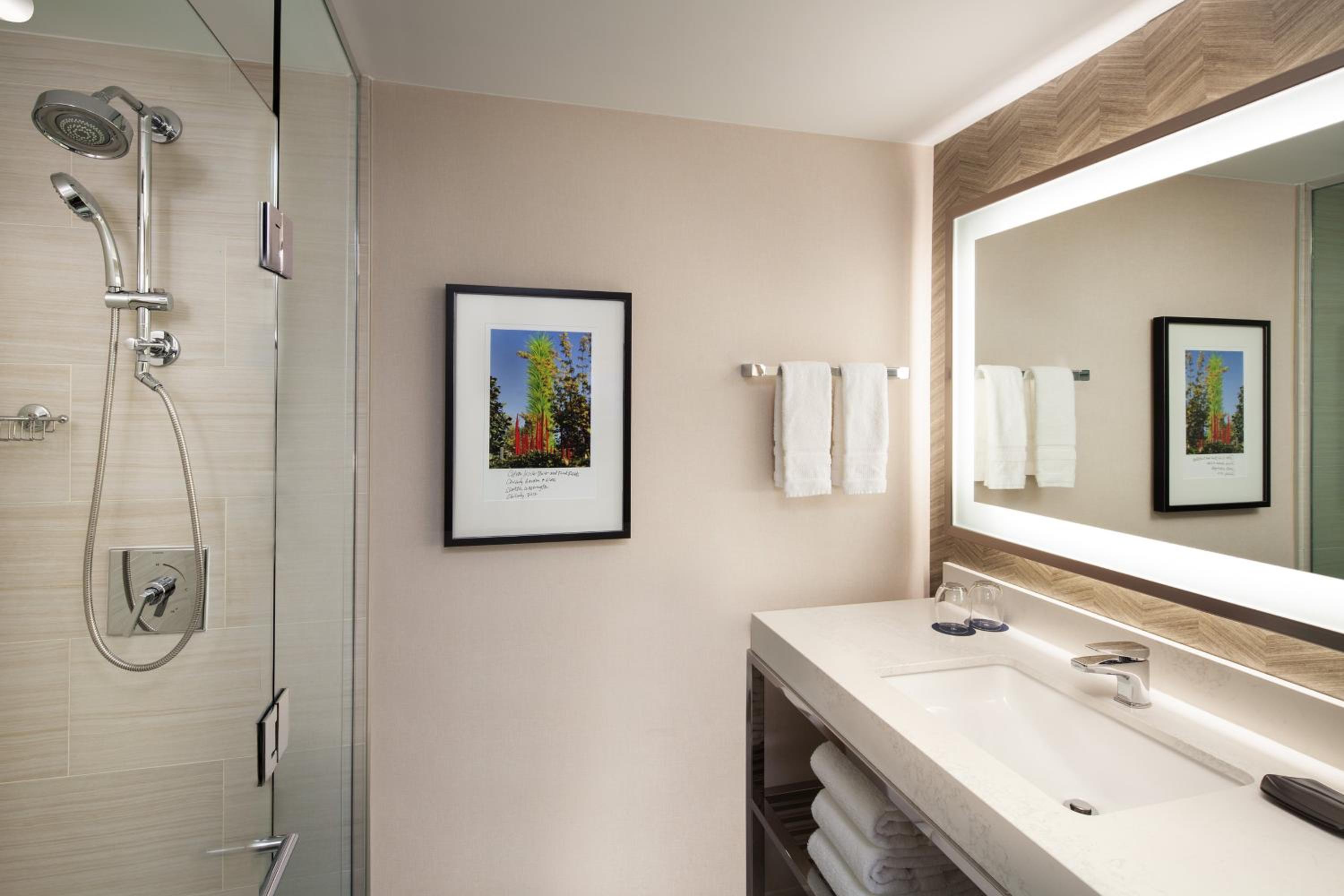 Deluxe, Guest room, 2 Double, City view - Photo 3