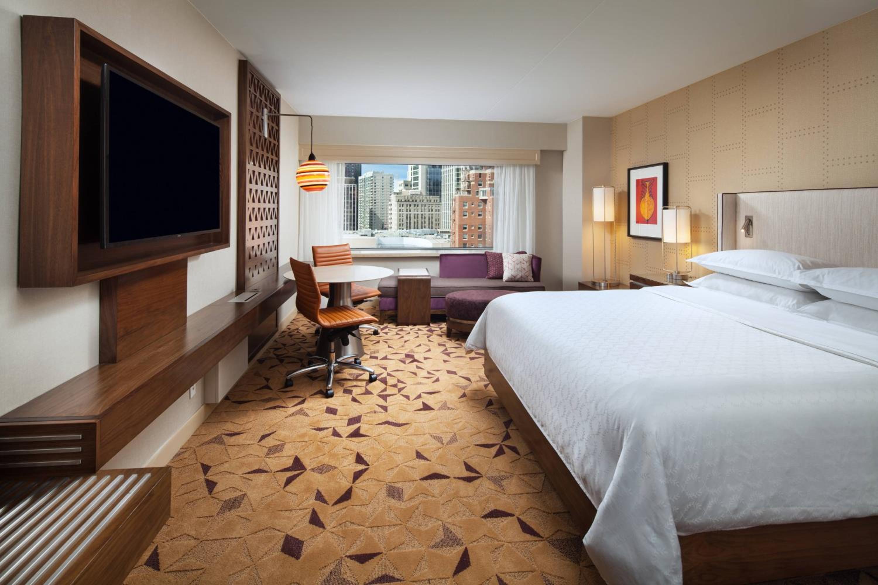 Deluxe, Guest room, 1 King, City view - Photo 5