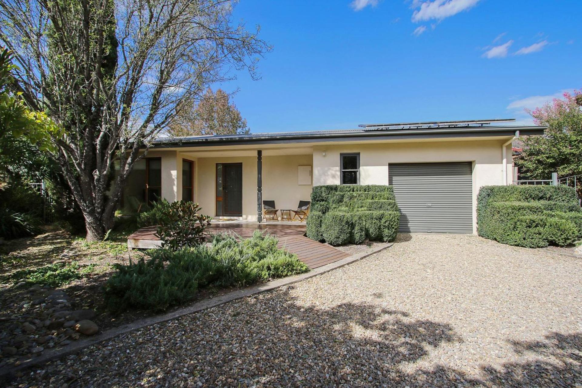 Three-Bedroom House photo 2