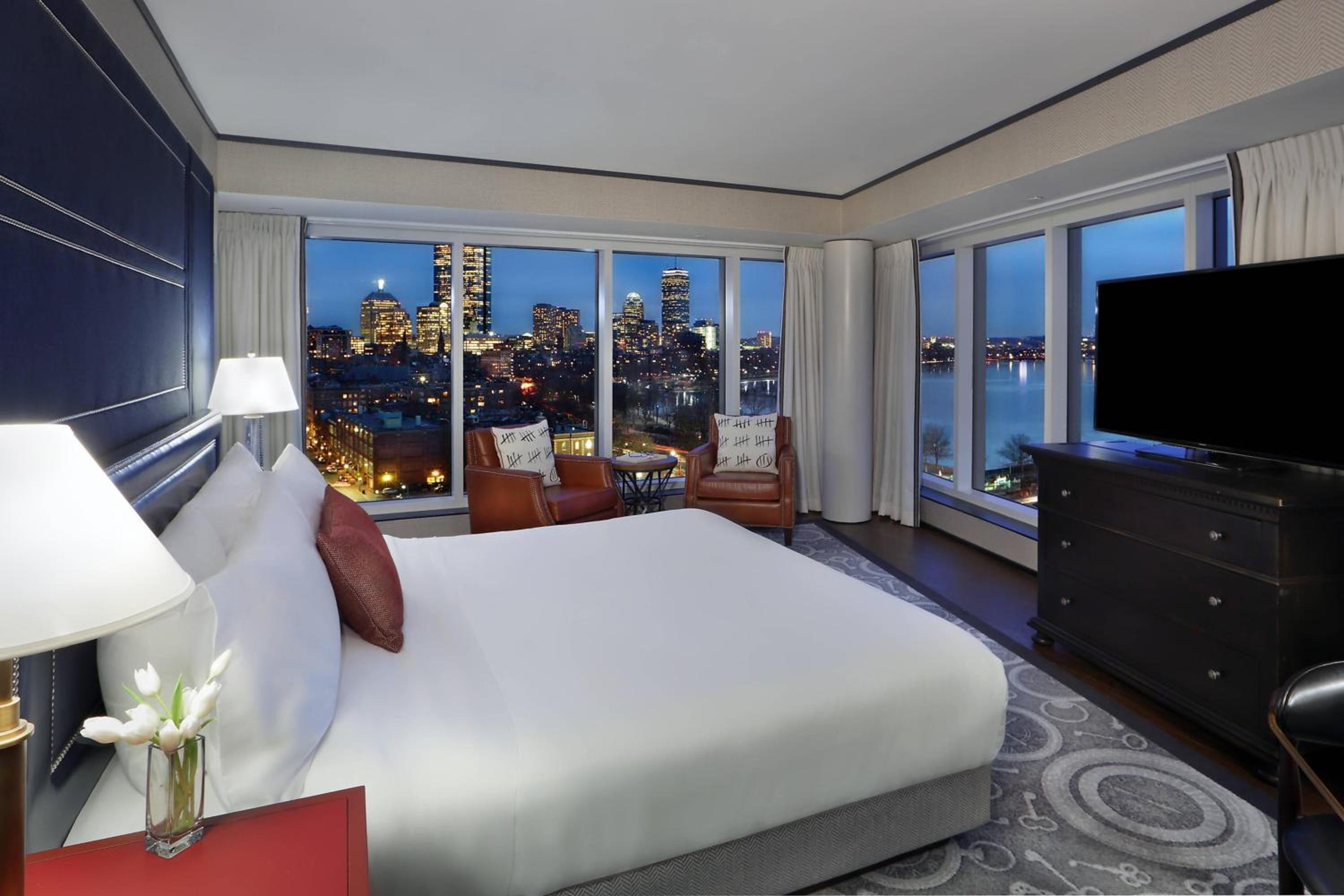 Charles River, 1 Bedroom 2 room Suite, 1 King, Sofa bed thumbnail 5