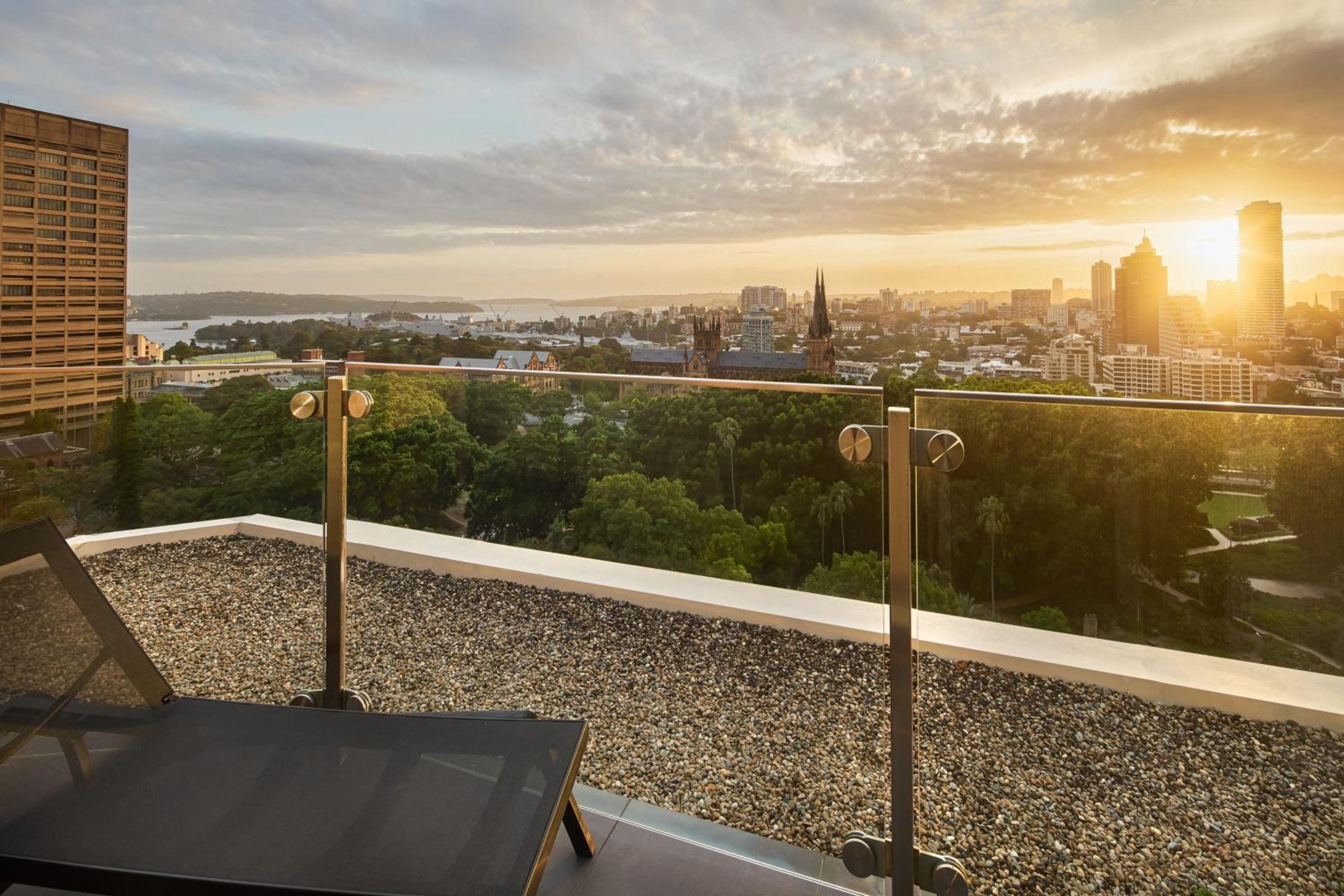 Royal Suite, Club lounge access, 1 Bedroom Suite, 1 King thumbnail 5