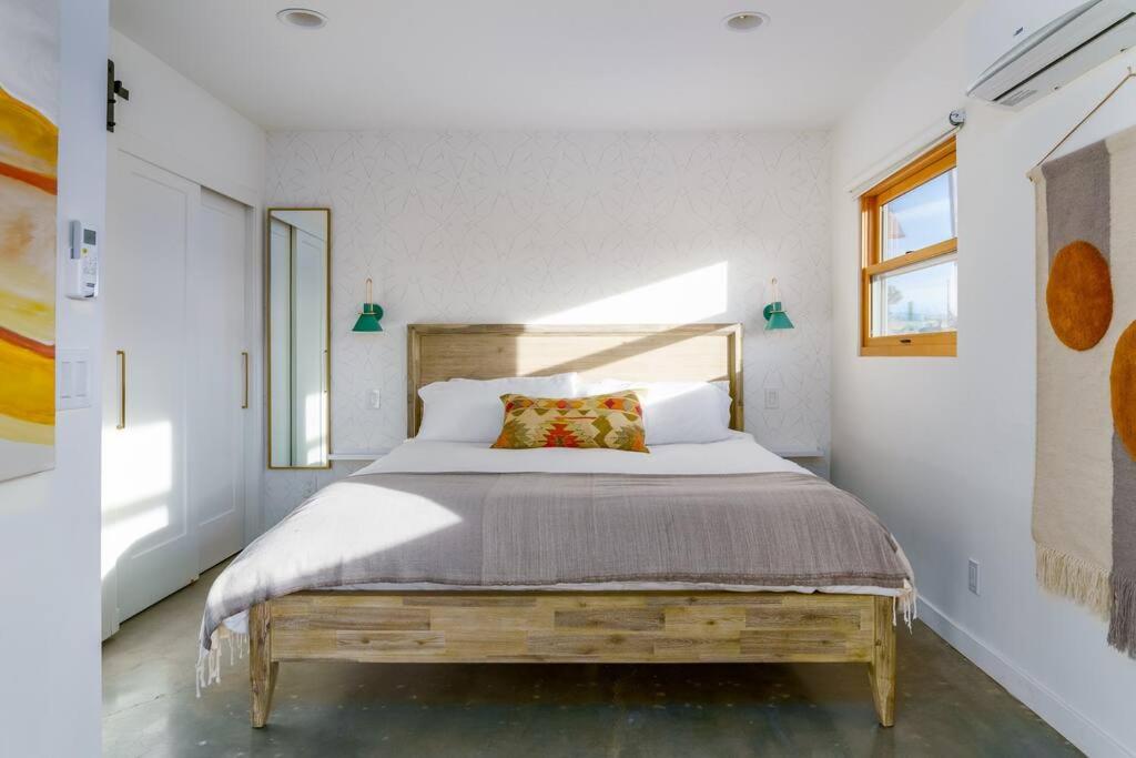 One-Bedroom House photo 1