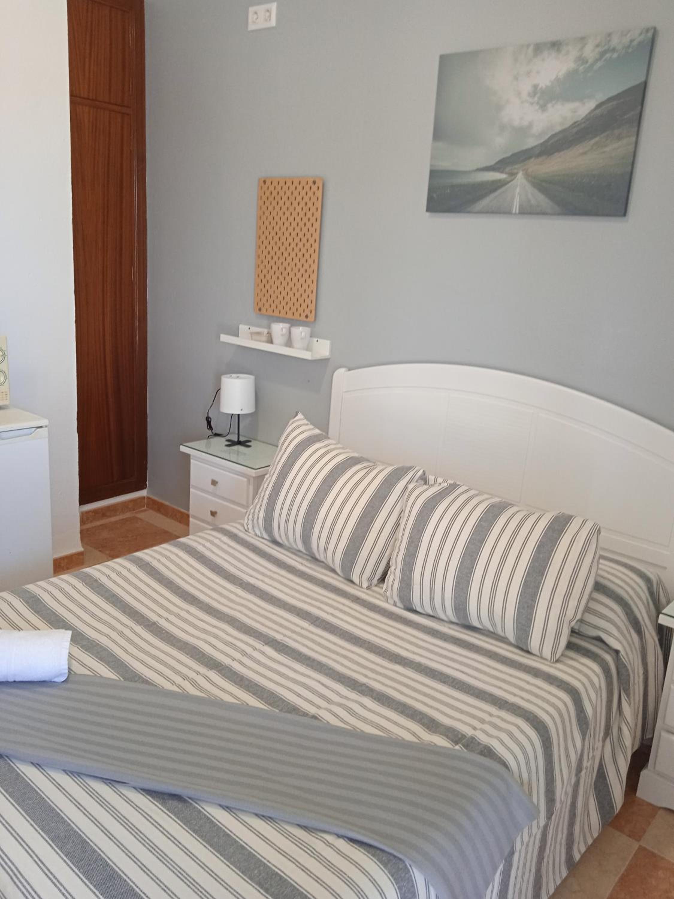 Large Single Room - Photo 1