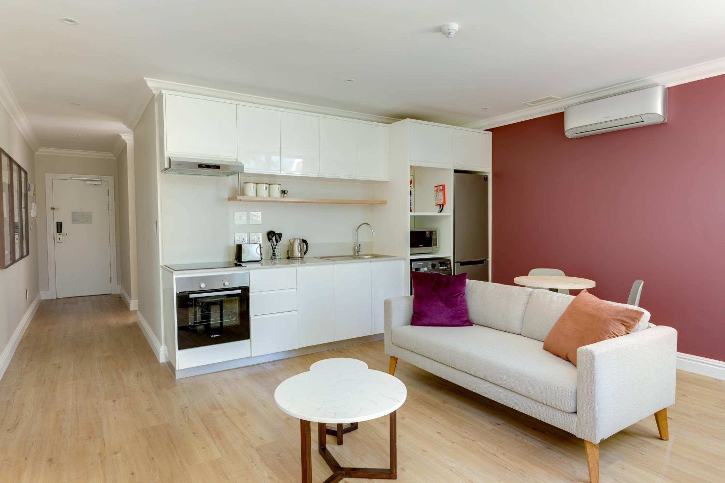 1 Bedroom Executive Apartment, 1 King - Photo 5