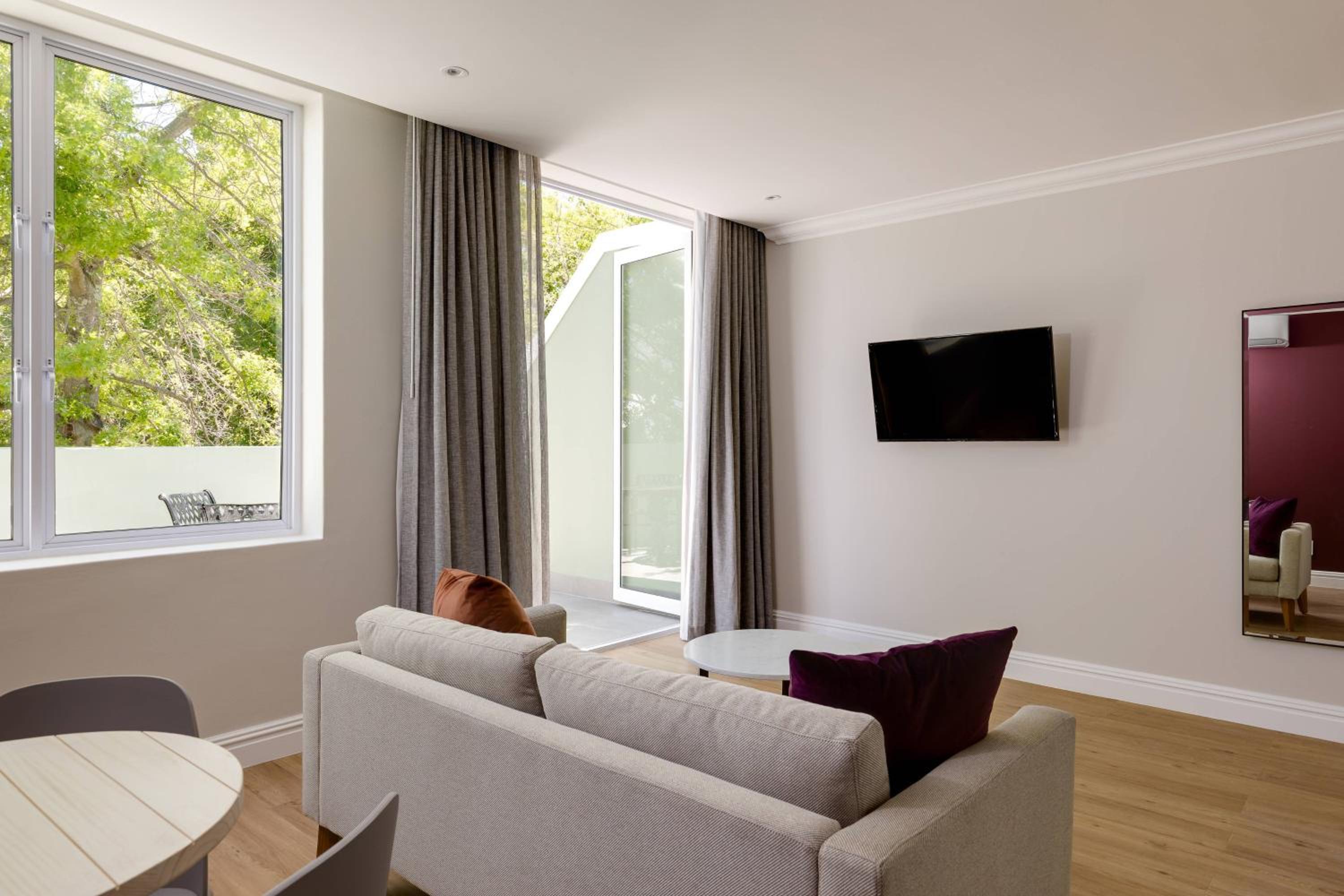 1 Bedroom Executive Apartment, 1 King - Photo 6