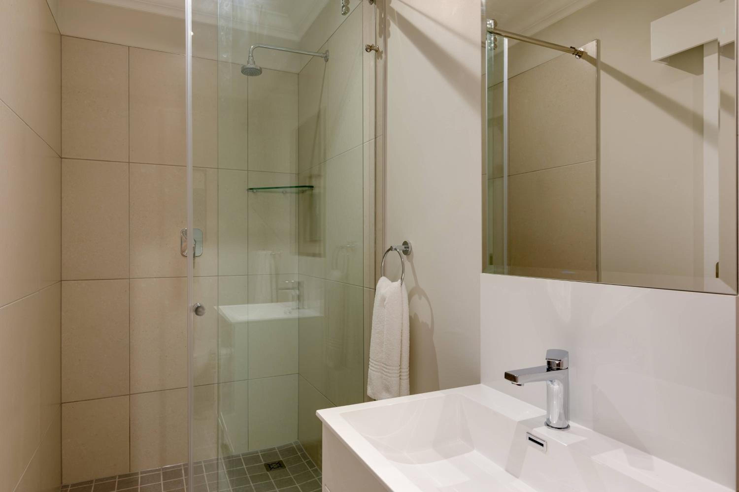 1 Bedroom Executive Apartment, 1 King - Photo 8