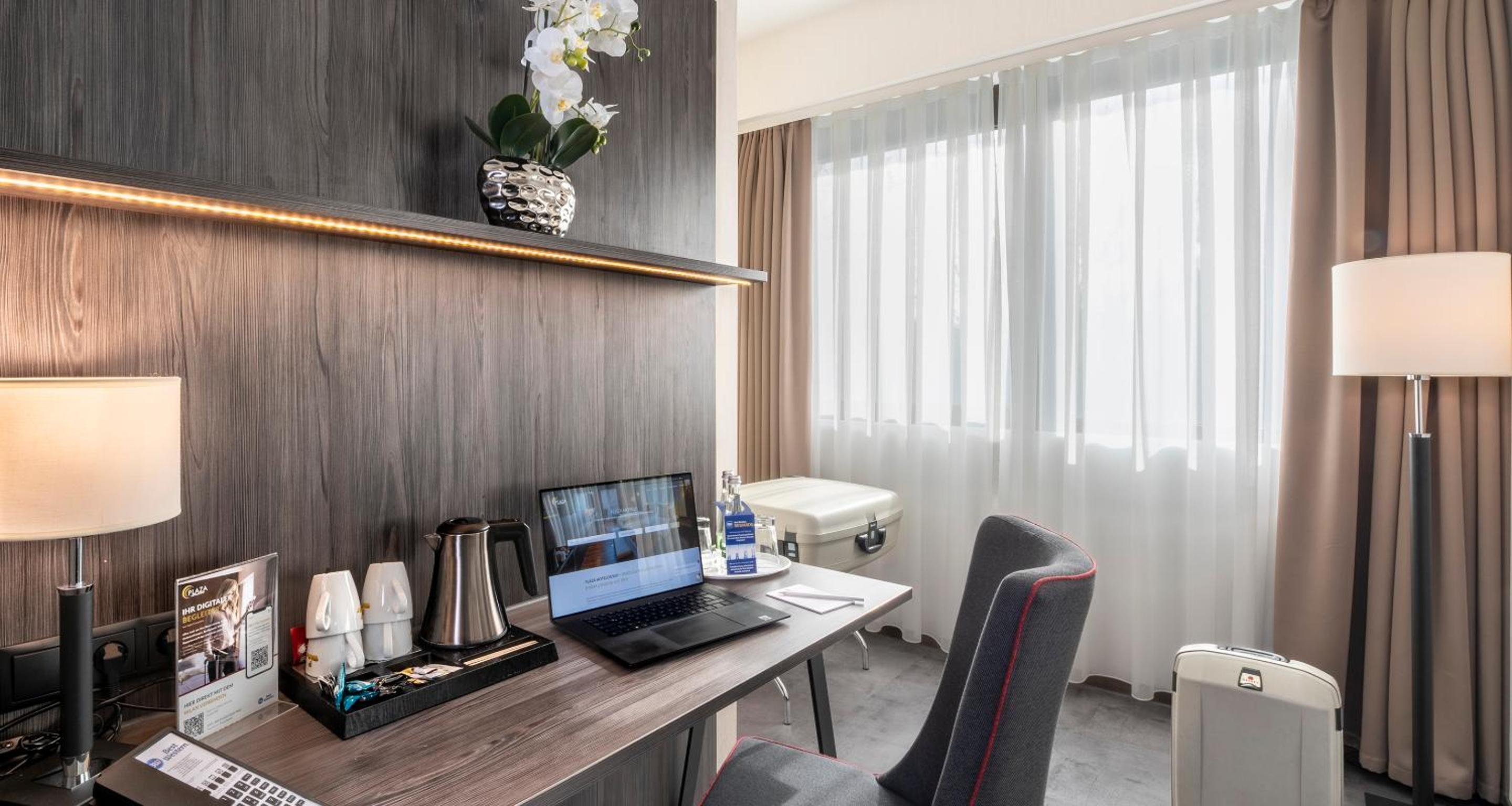 One-Bedroom Junior Suite with One Double and One Single Bed - Sofa Bed - Photo 6