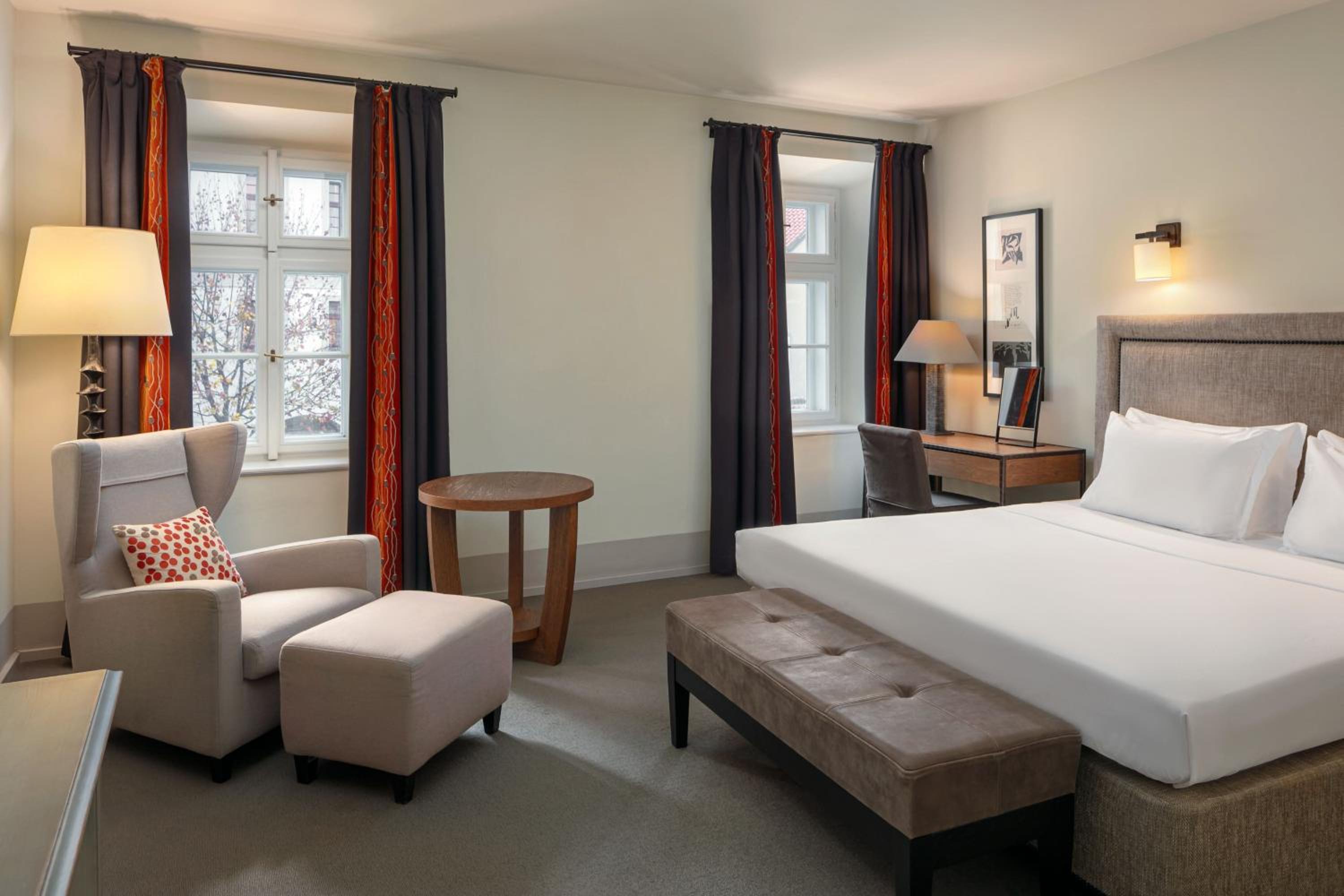 Deluxe St Thomas Church View Room