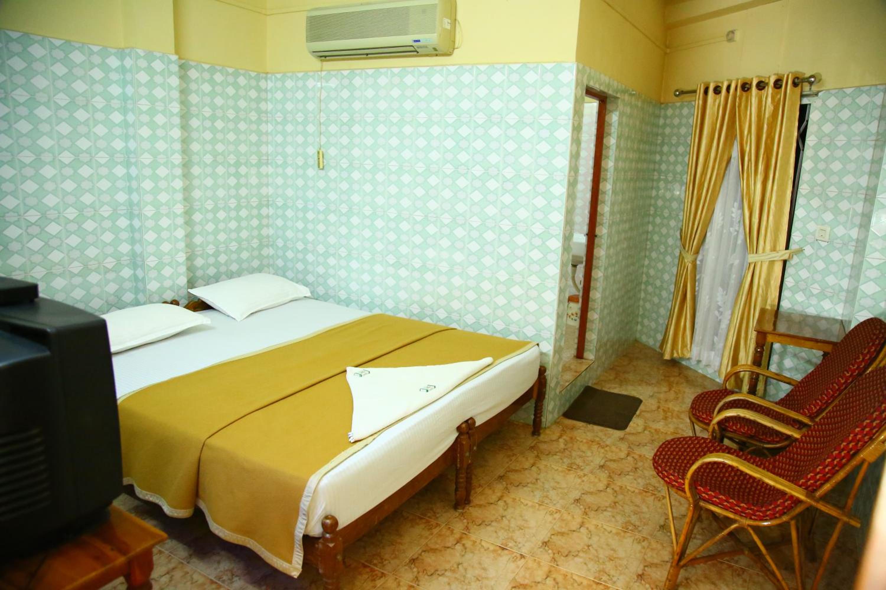 Deluxe Room - AC - Photo 6